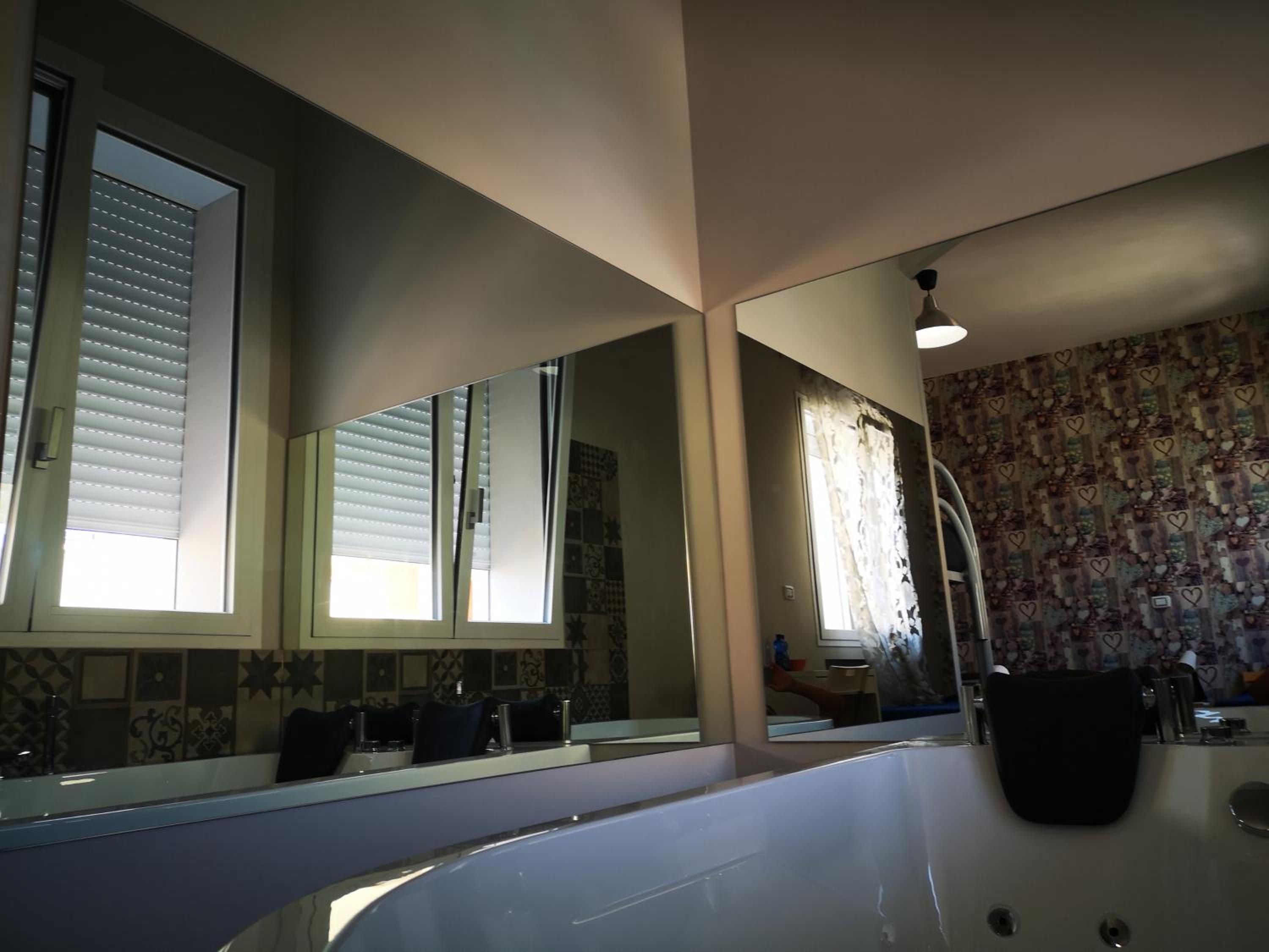 Deluxe Suite with Spa Bath - Photo 10