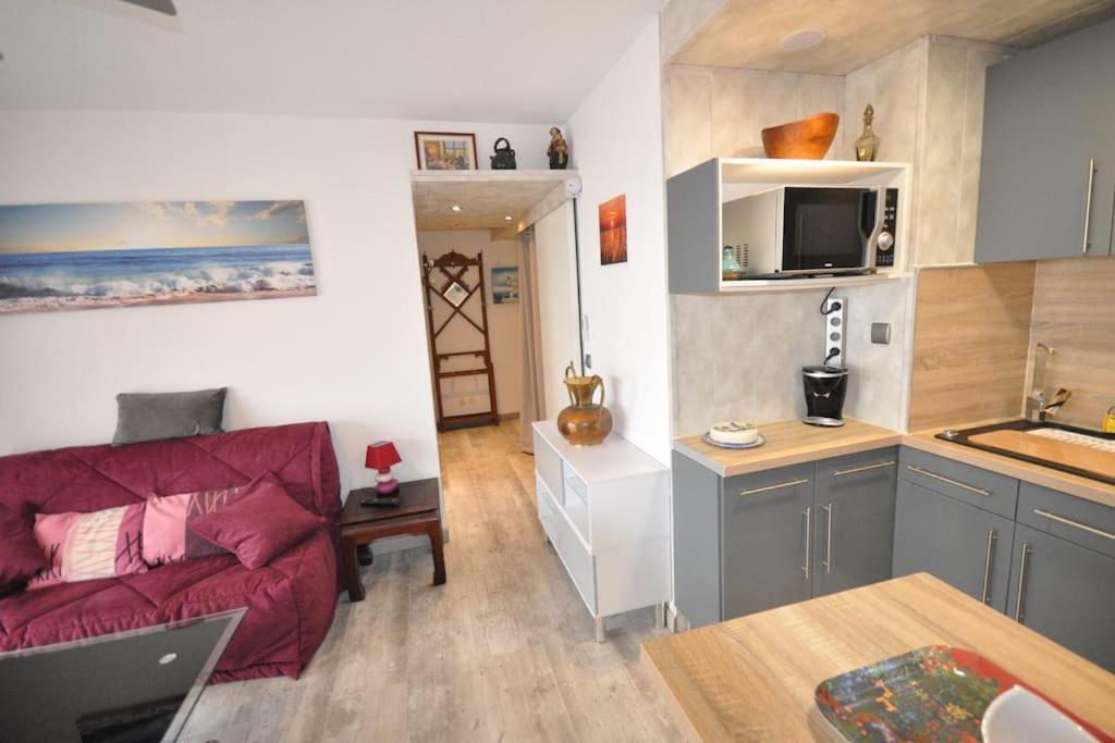 Apartment with Sea View - Photo 8