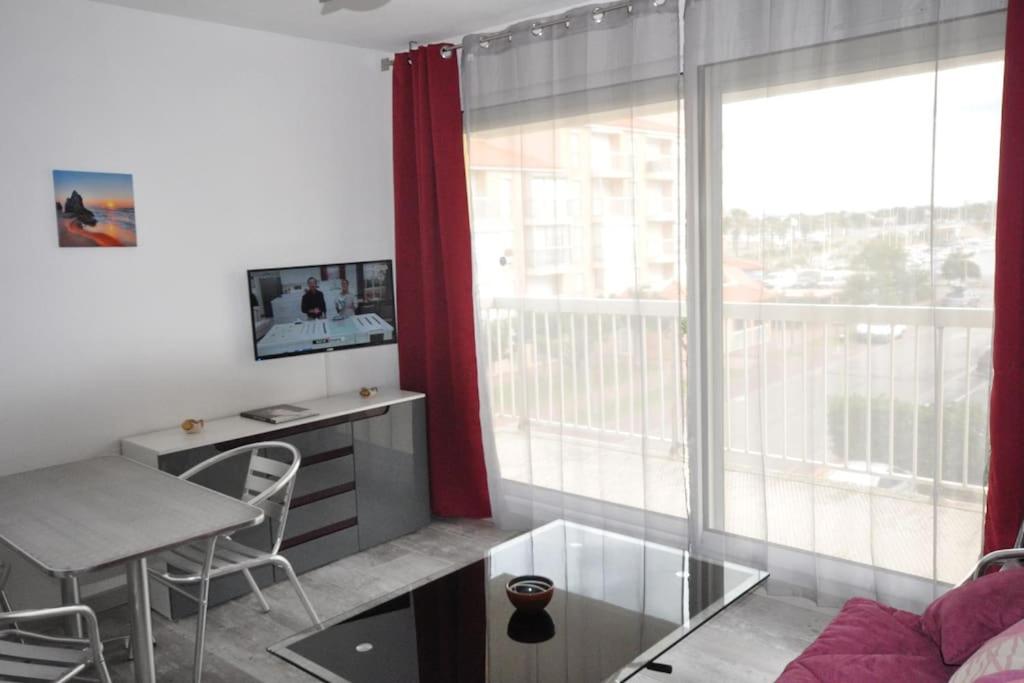 Apartment with Sea View - Photo 6