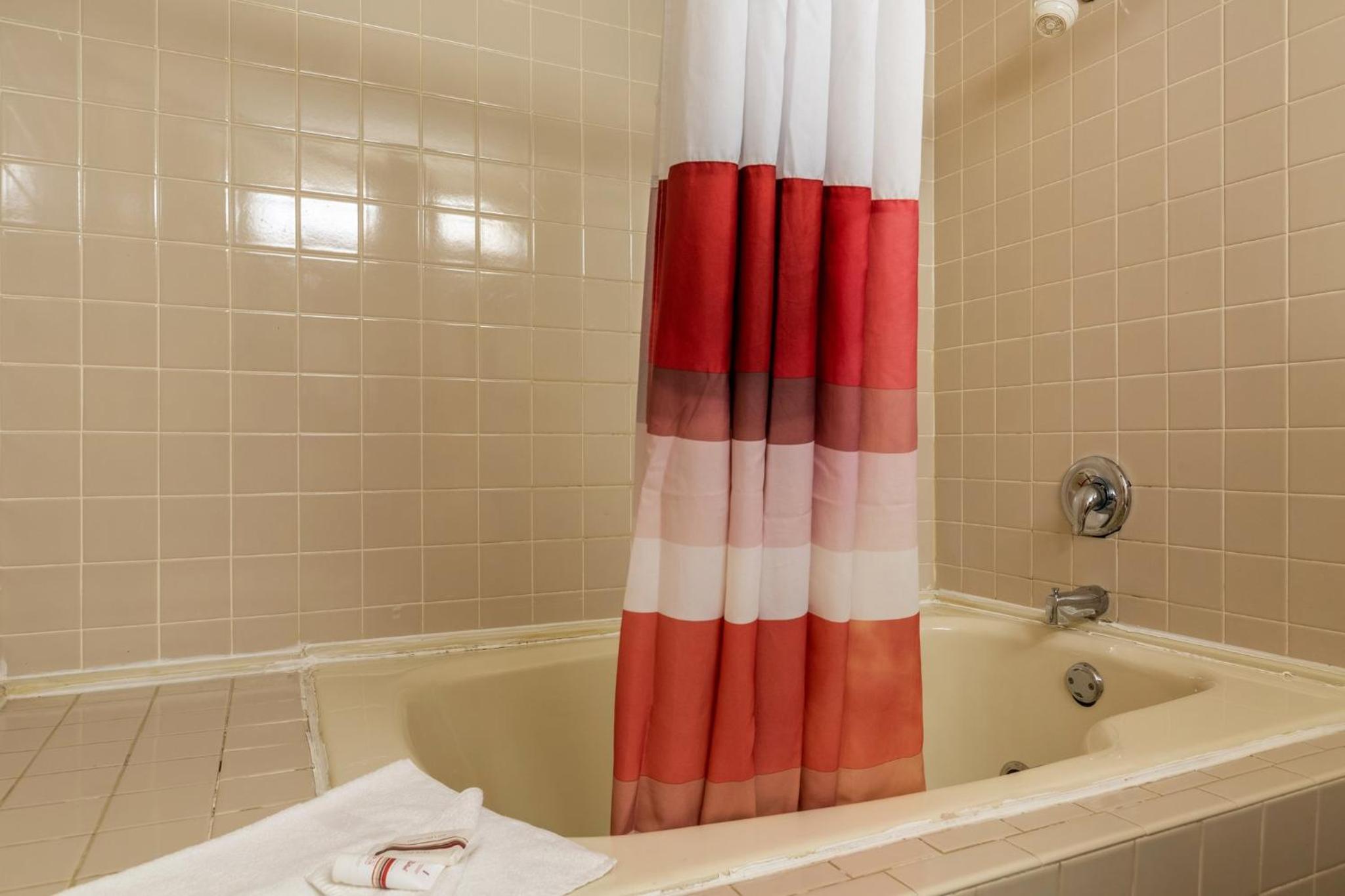 Superior King Room - Non-Smoking - Photo 4