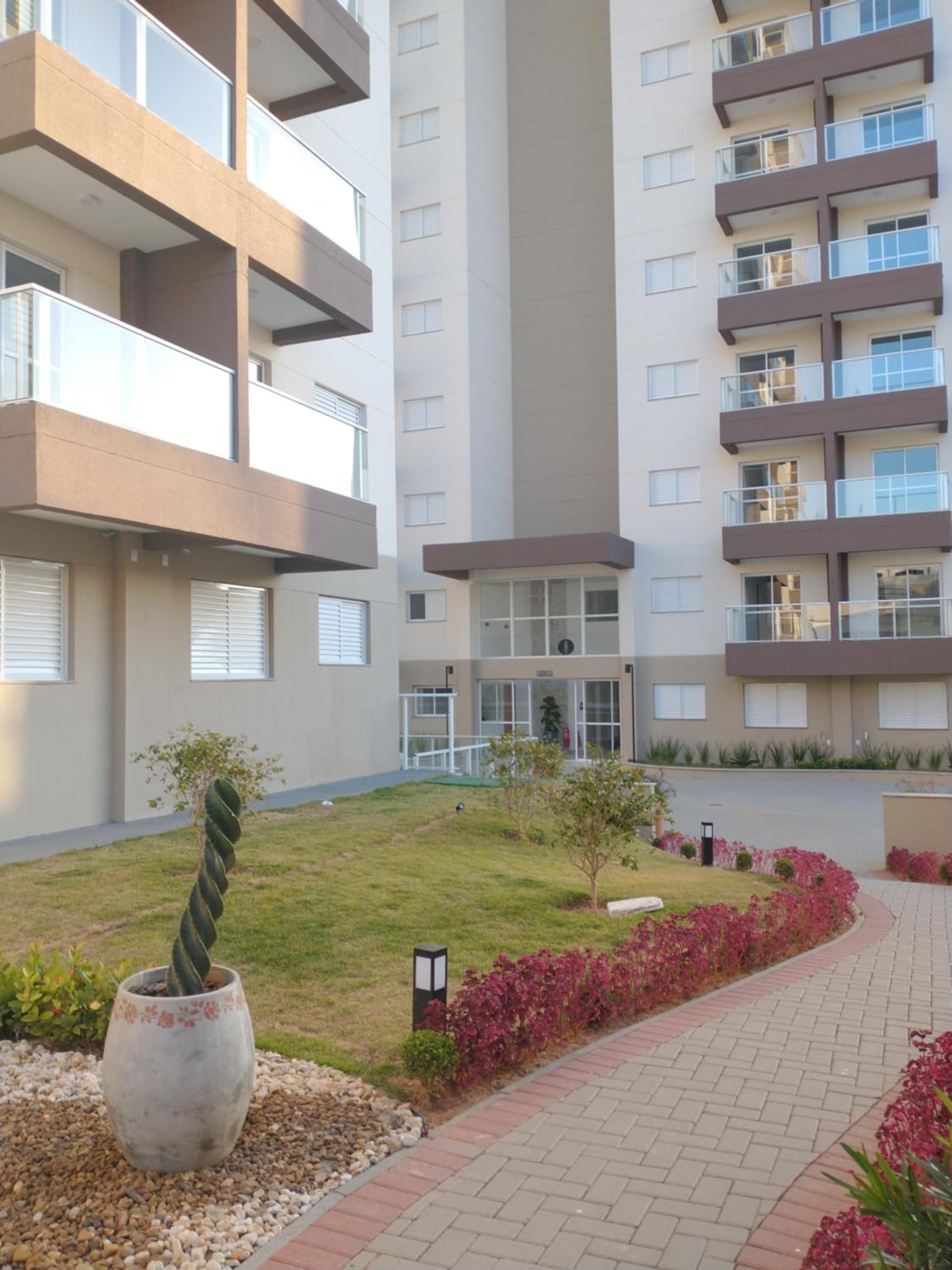 Apartment with Mountain View - Photo 8