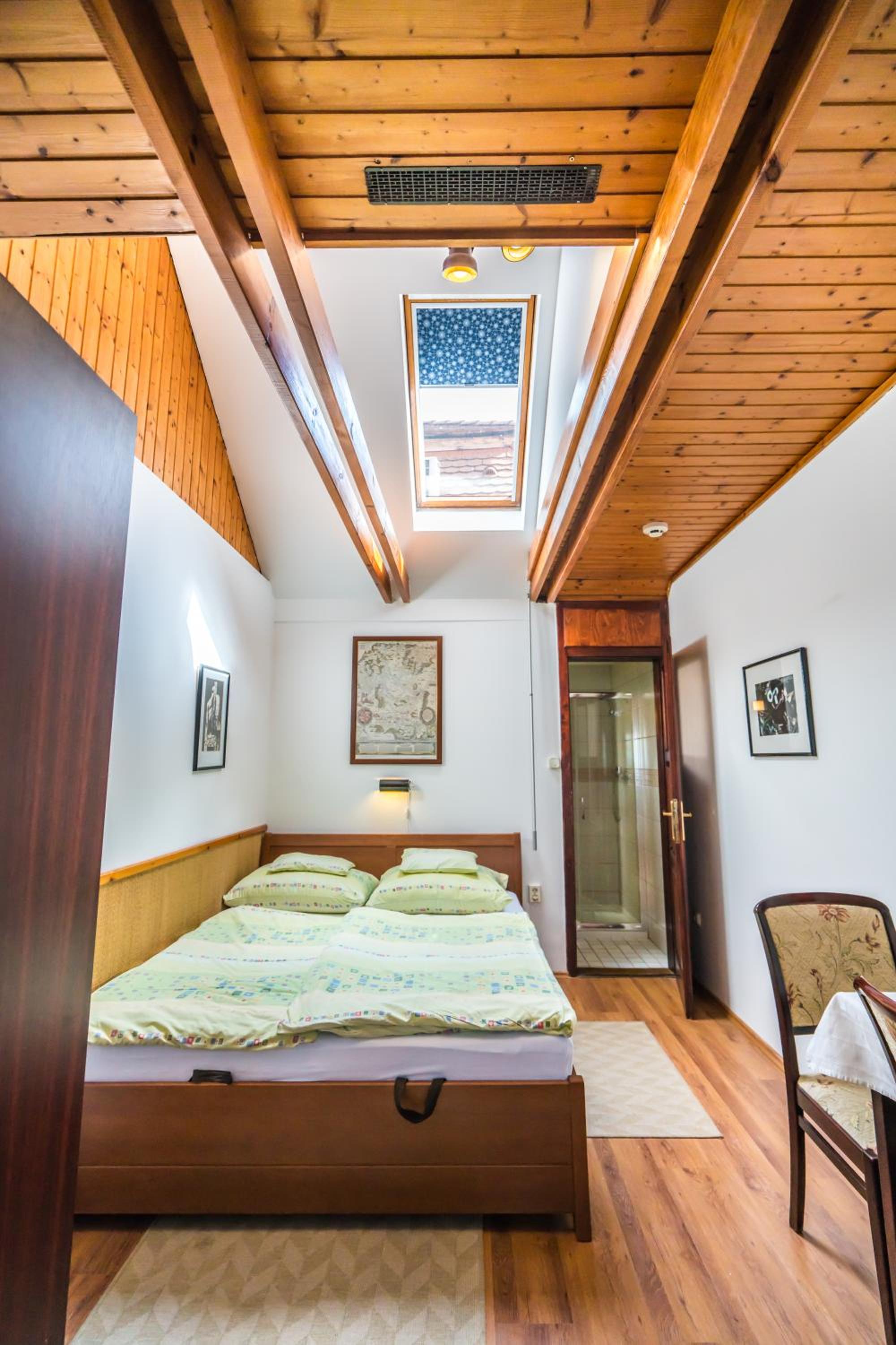 Budget Double Room photo 2