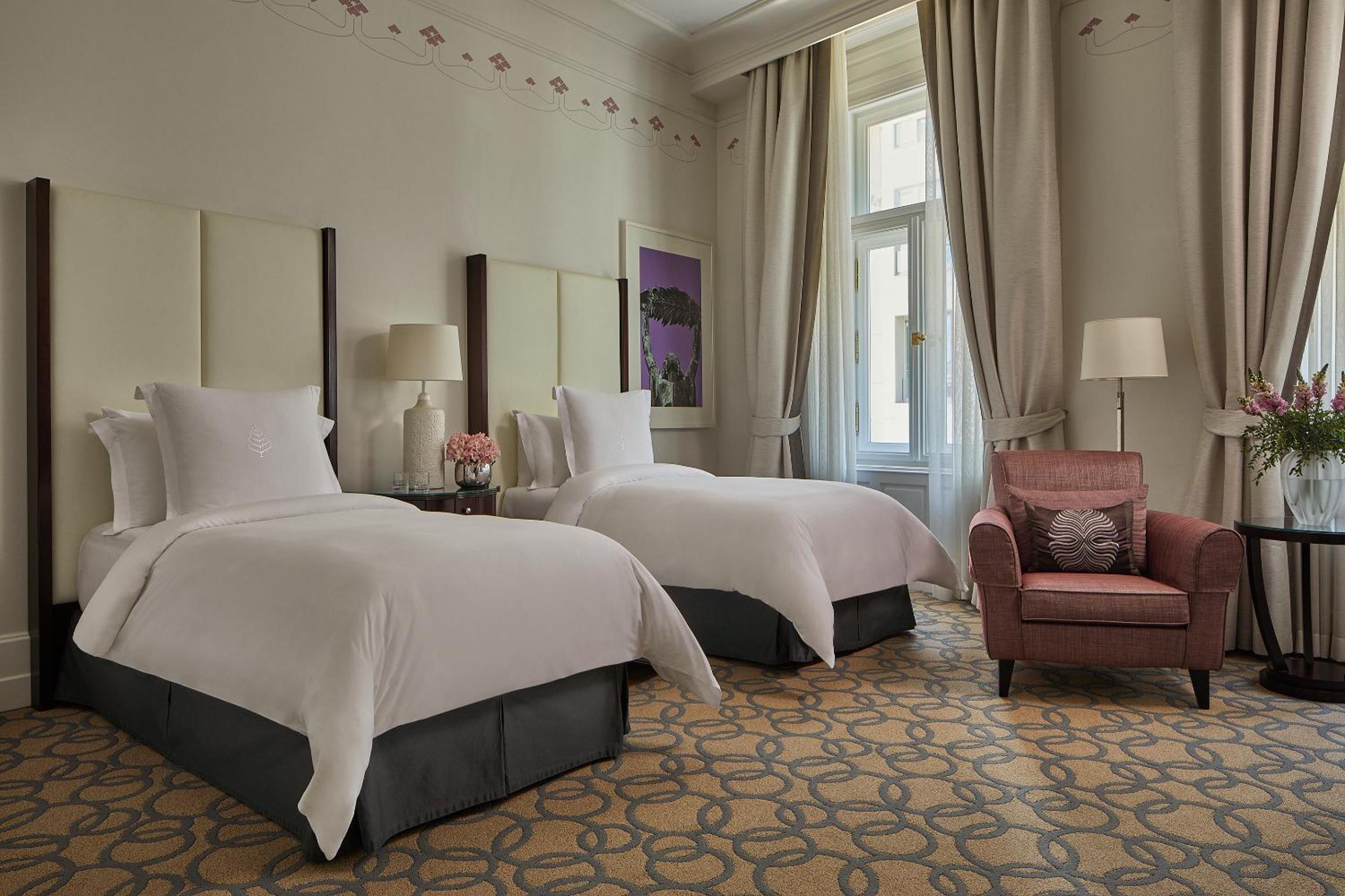 Gresham Room with Two Twin Beds - Photo 2