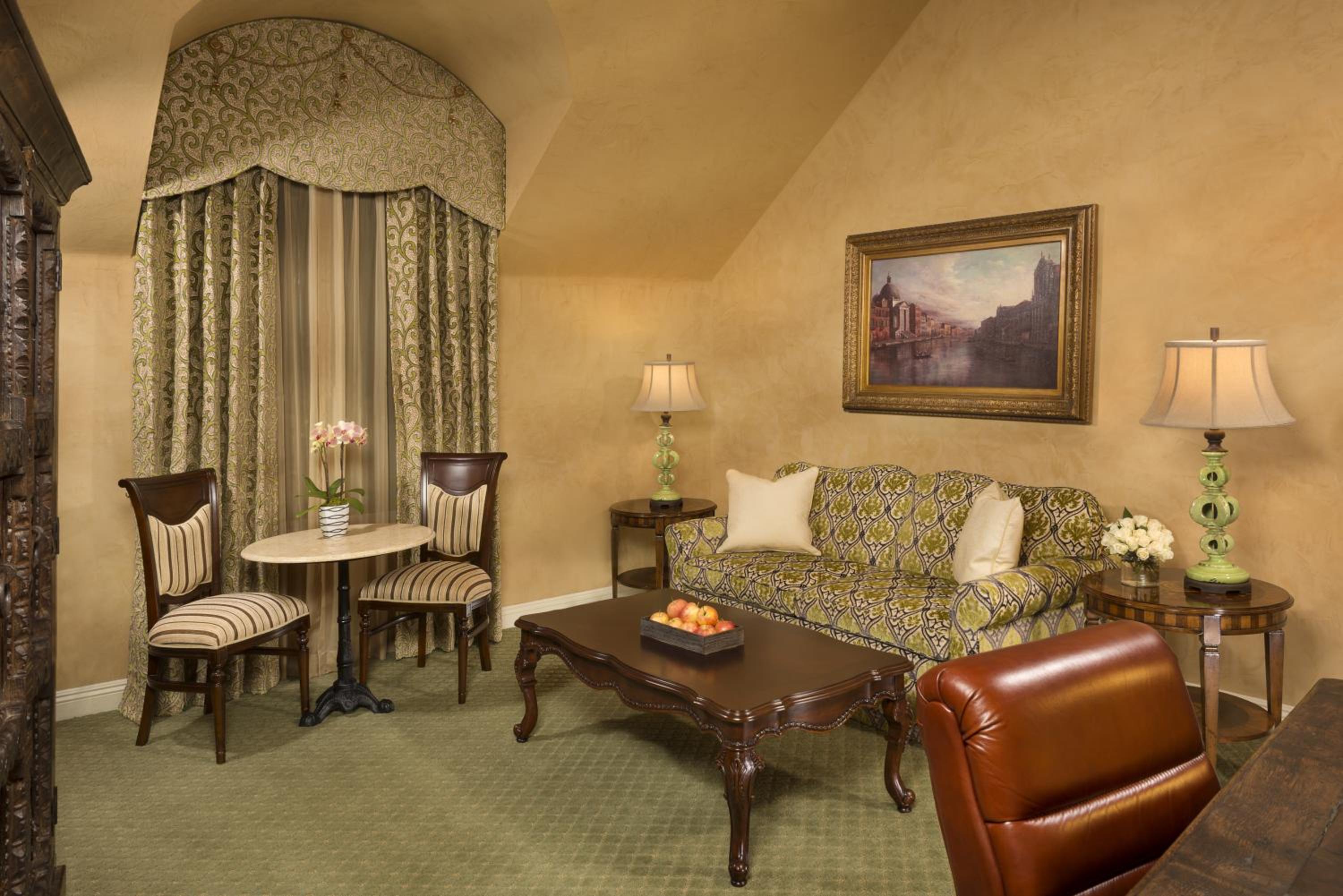 One-Bedroom King Suite - Photo 3