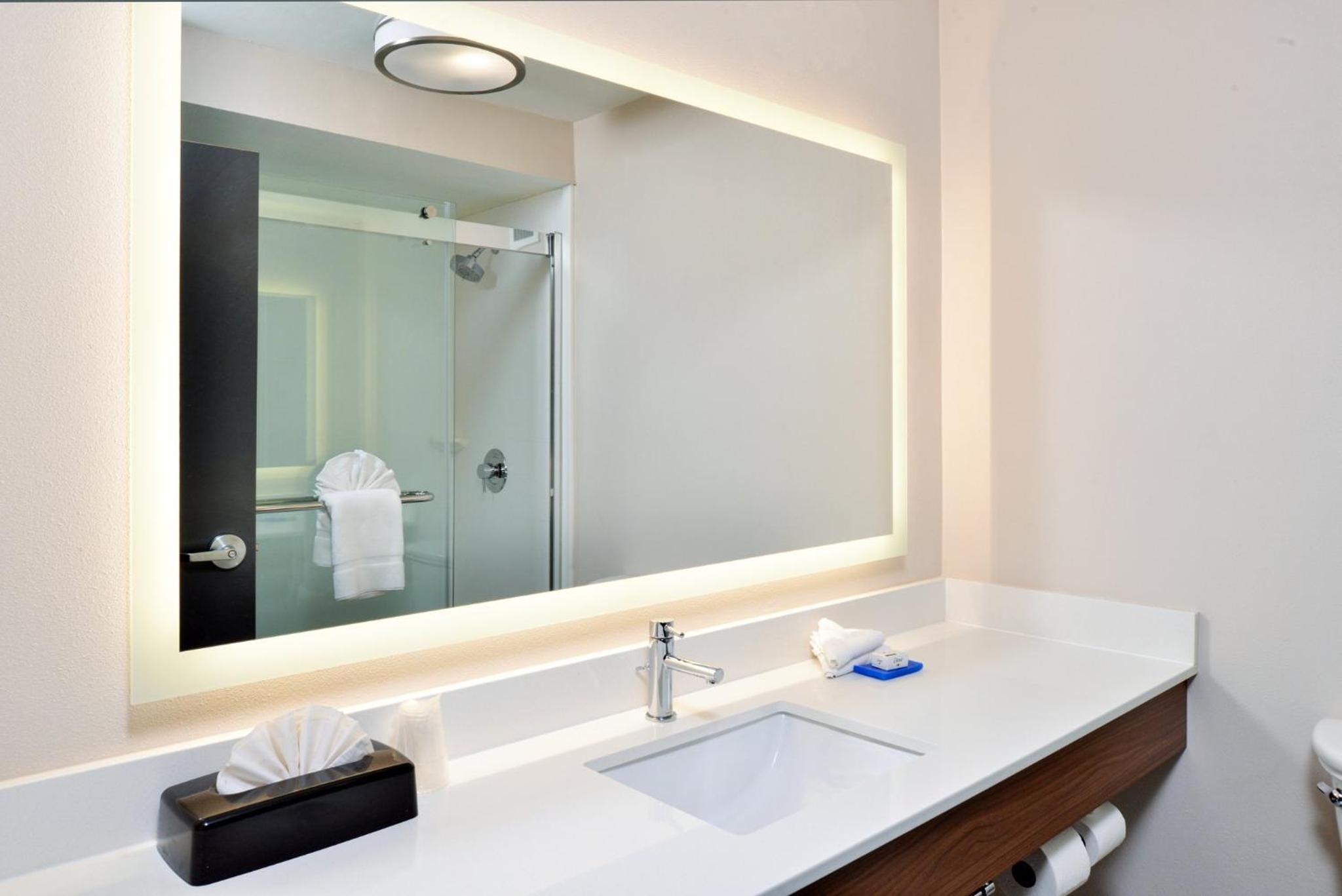Standard King Room - Photo 4
