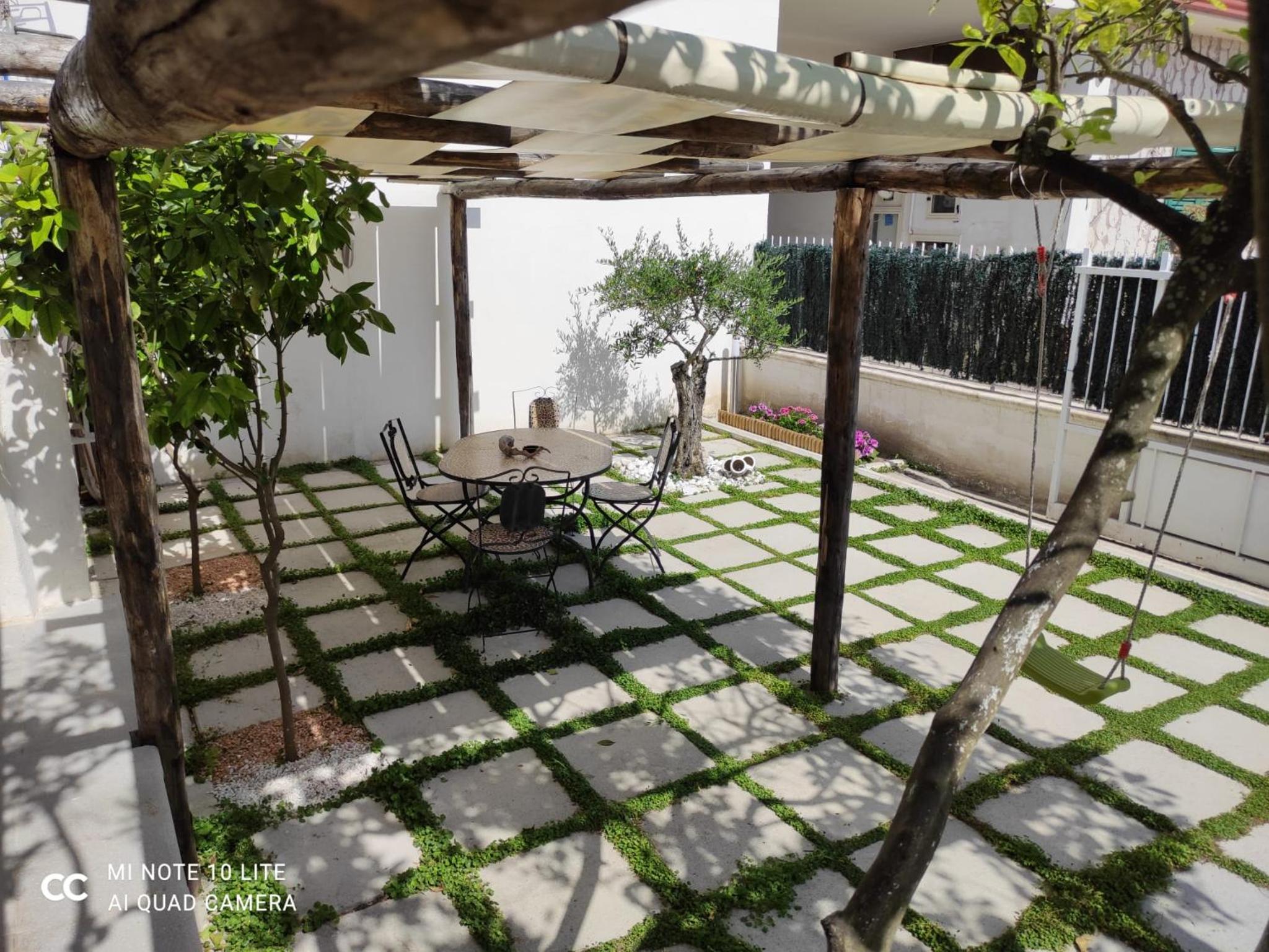 One-Bedroom House - Photo 18