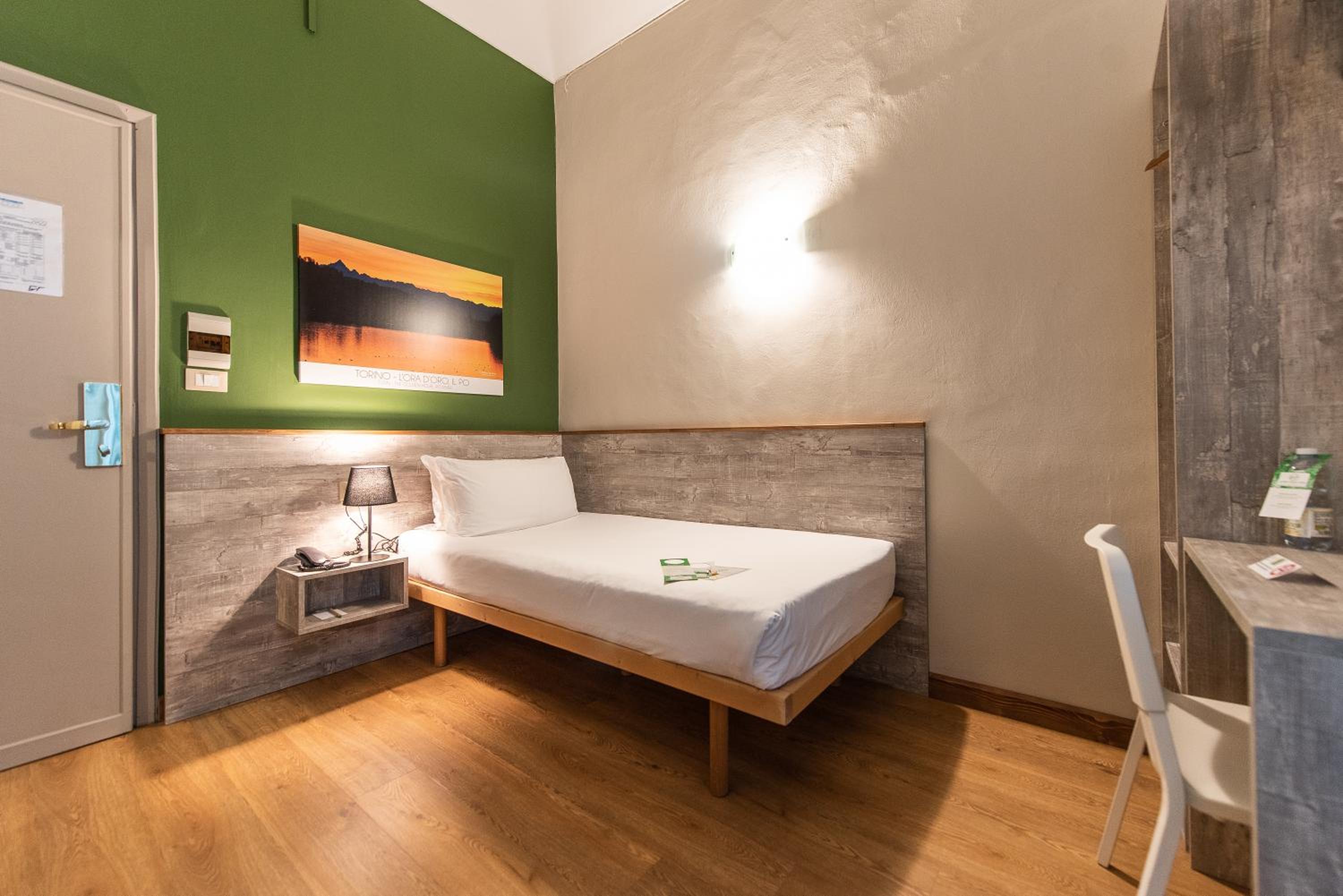 Single Room photo 1