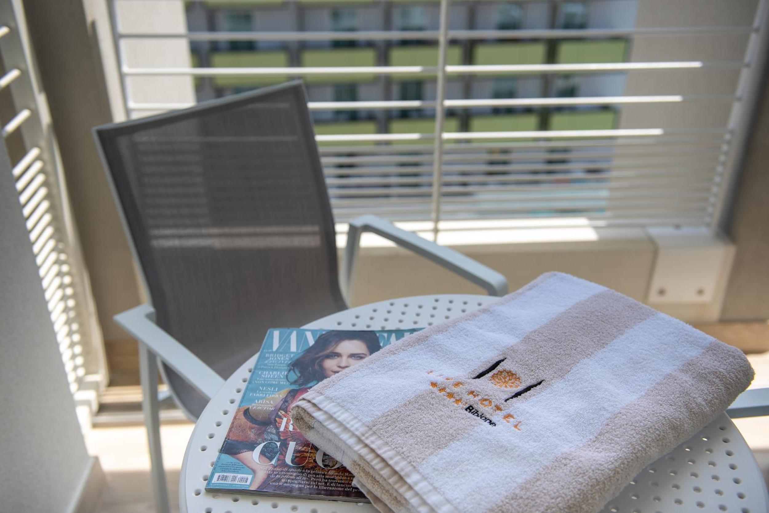 Double or Twin Room with Partial Sea View - Photo 5