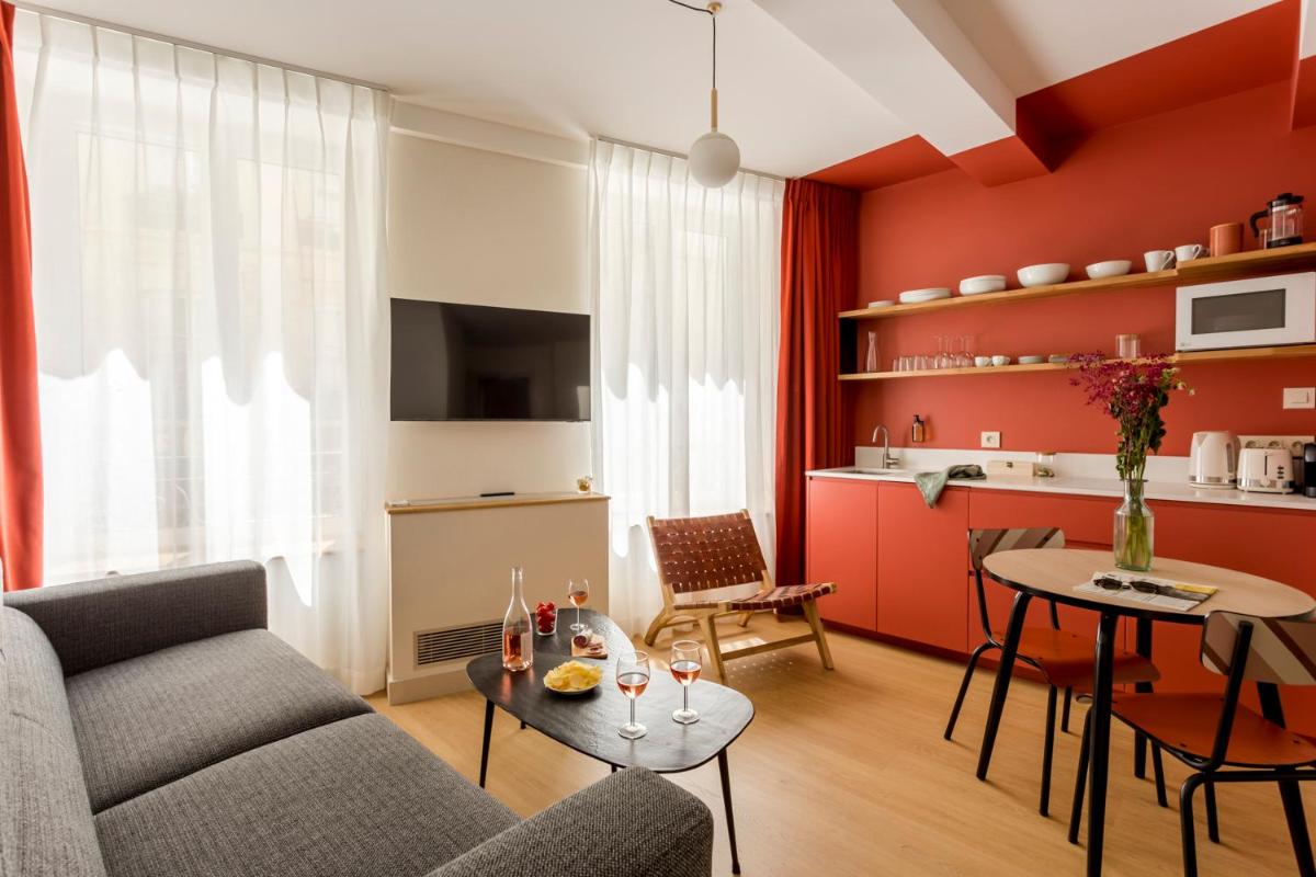 One-Bedroom Apartment photo 2