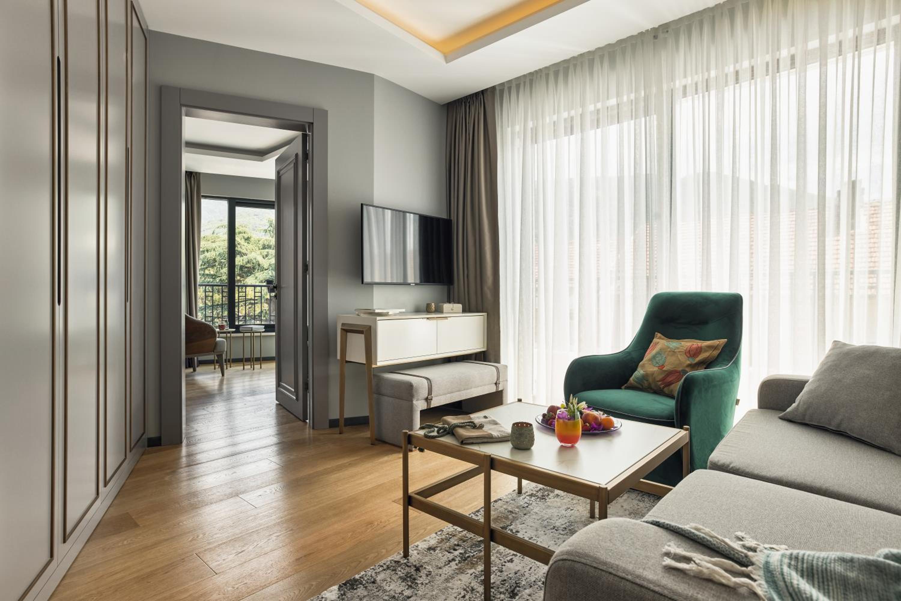 Suite with Garden View - Photo 3