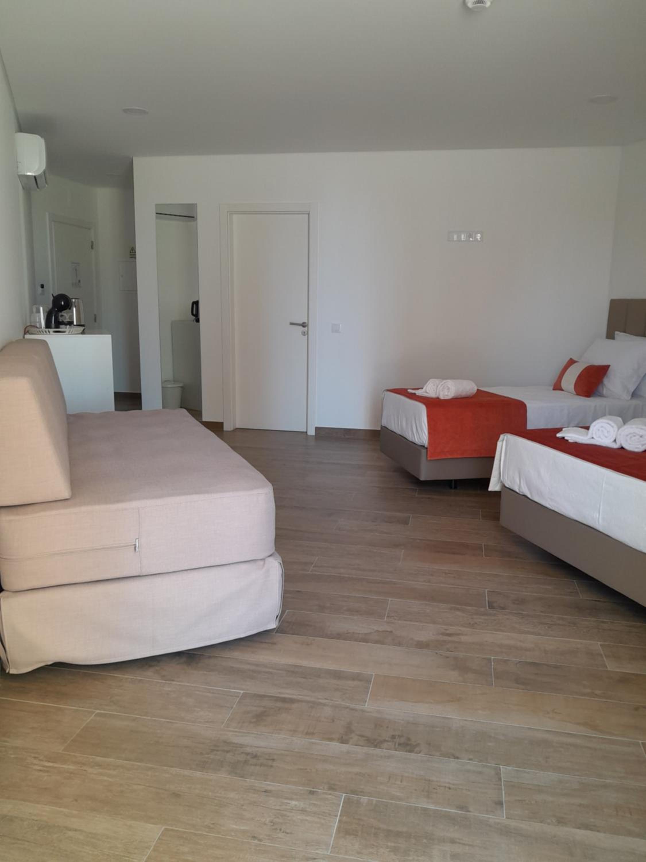 Quadruple Room - Photo 5