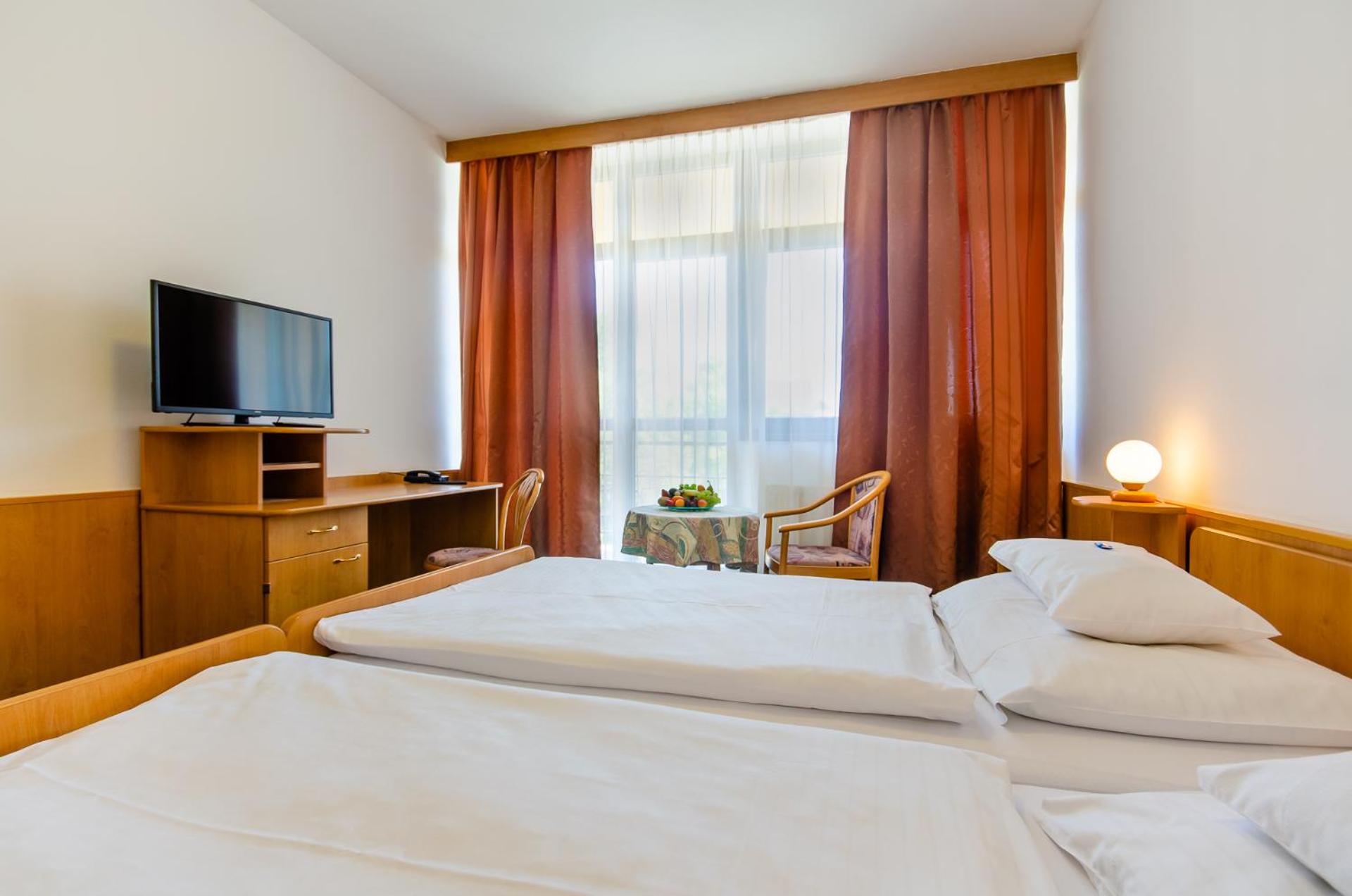 Standard Double or Twin Room - Photo 3