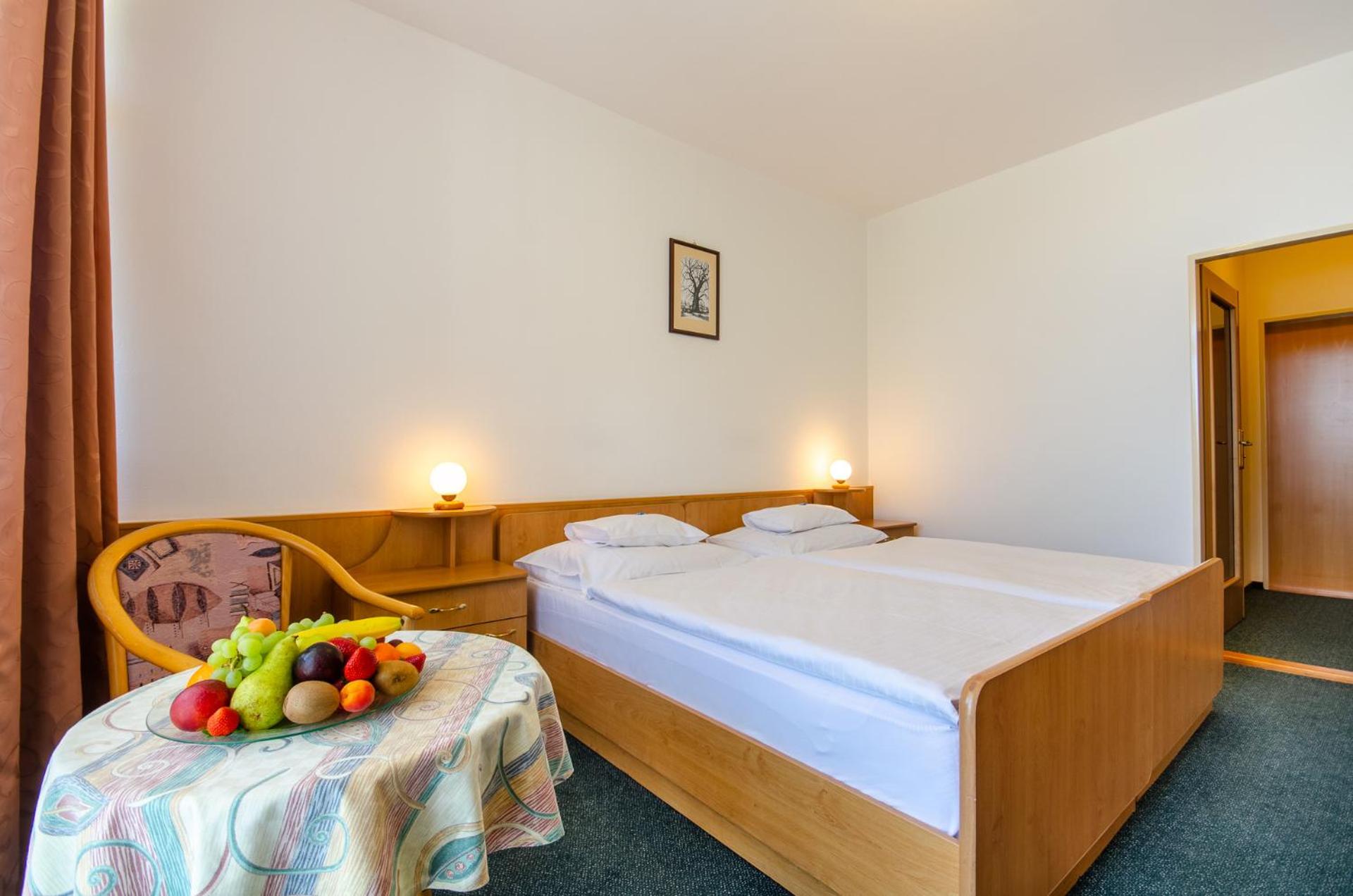 Standard Double or Twin Room - Photo 4