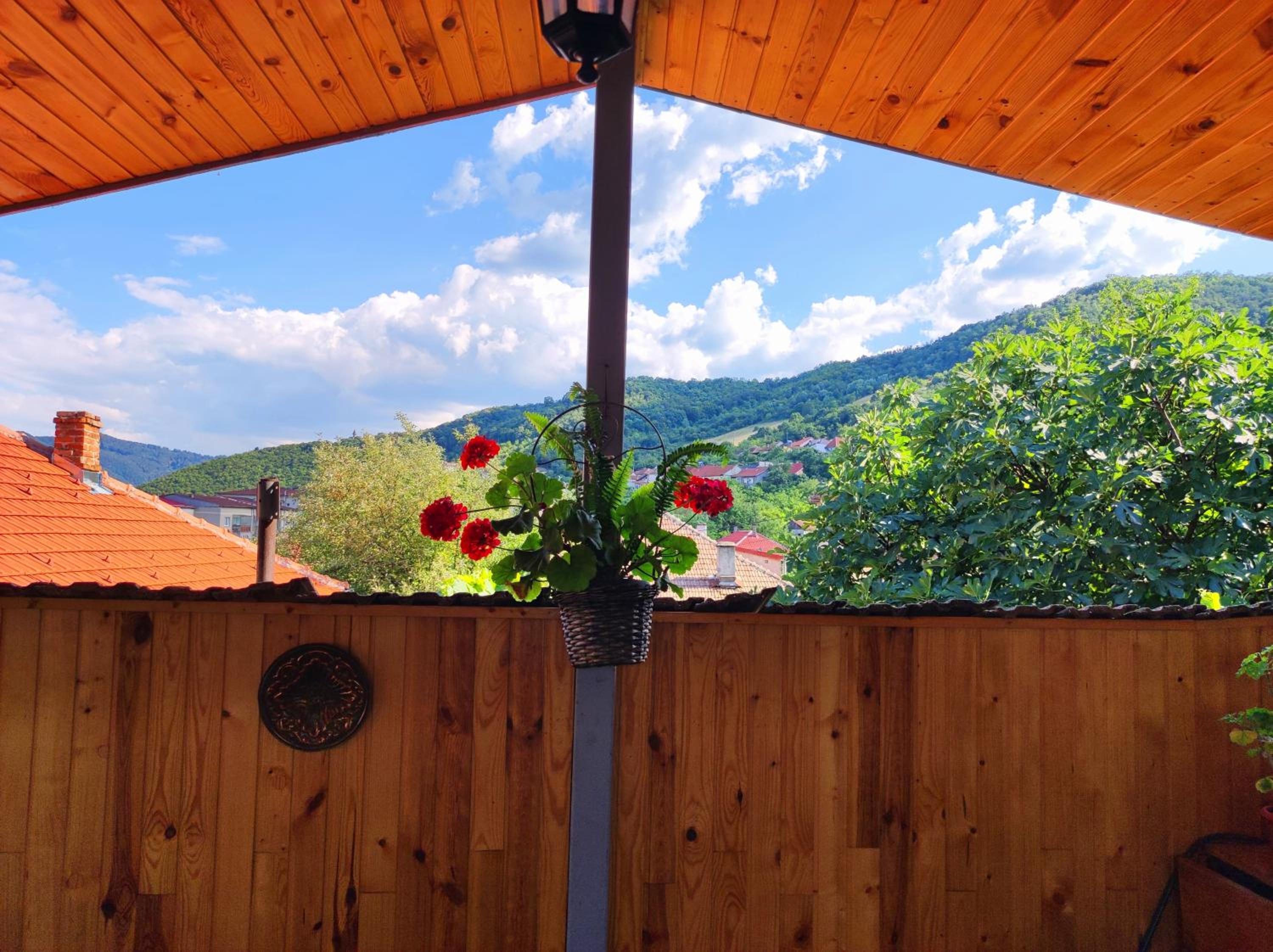Apartment with Lake View - Photo 17