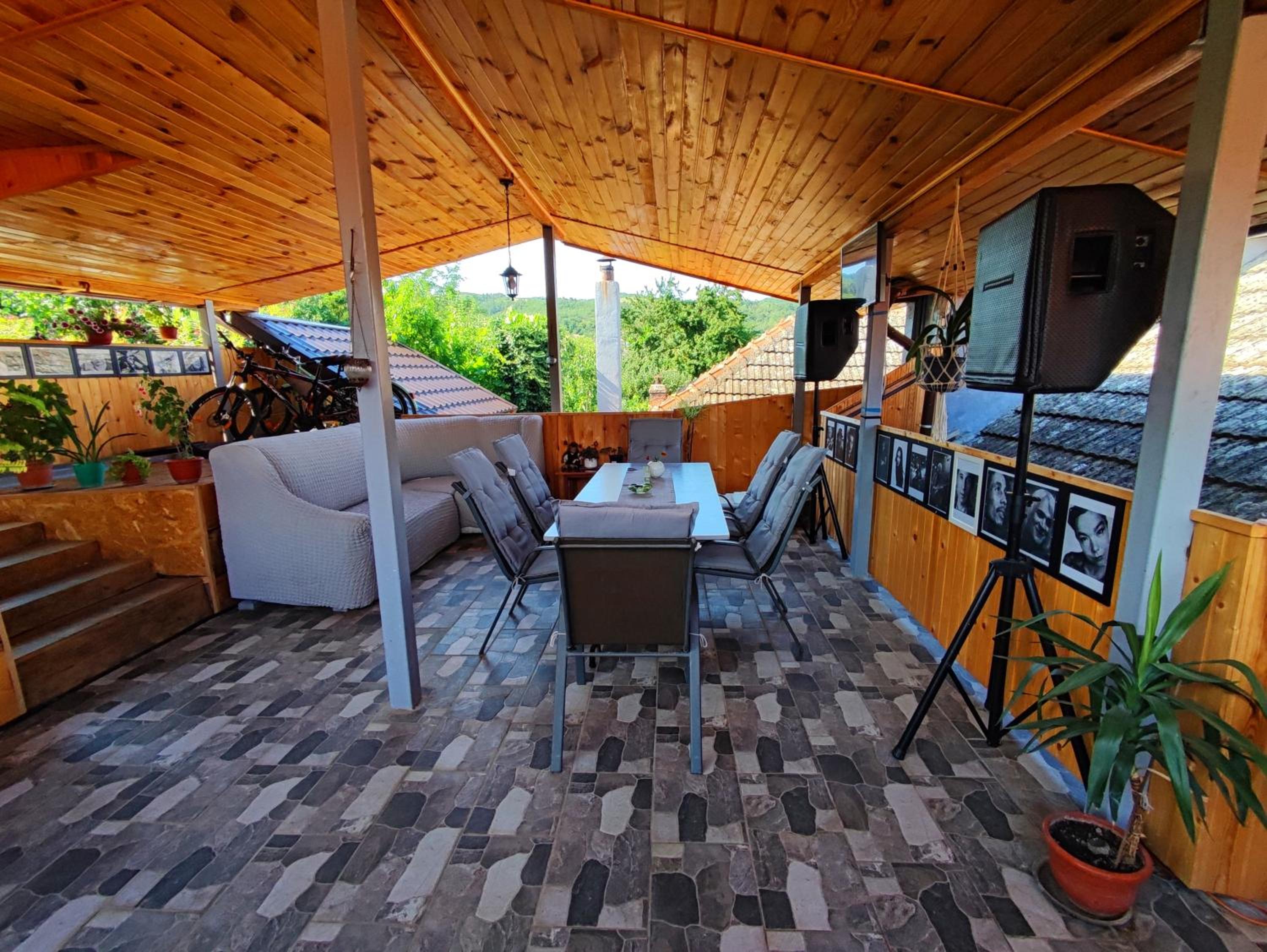 Apartment with Lake View - Photo 20
