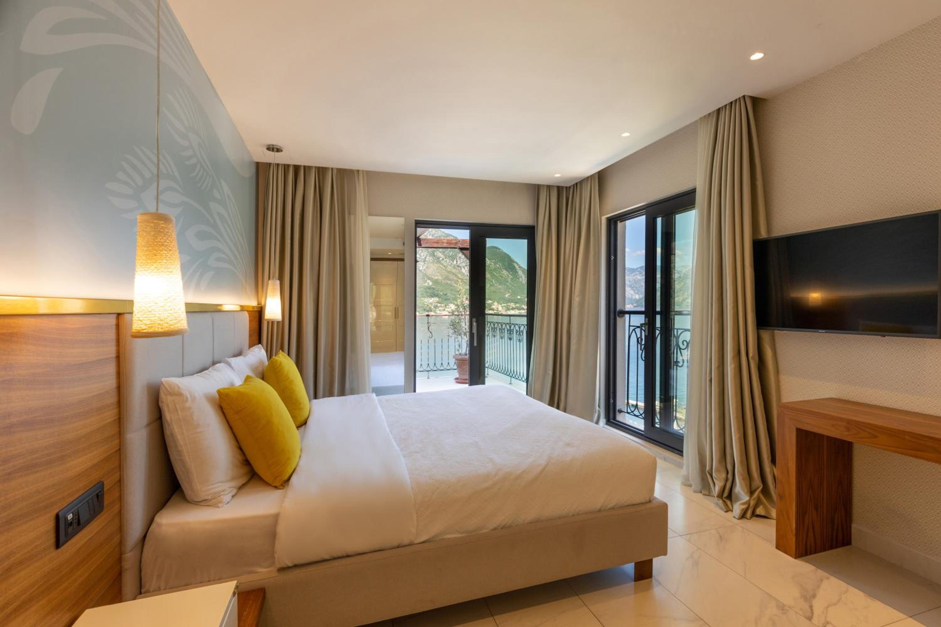 Three-Bedroom Suite with Sea View
