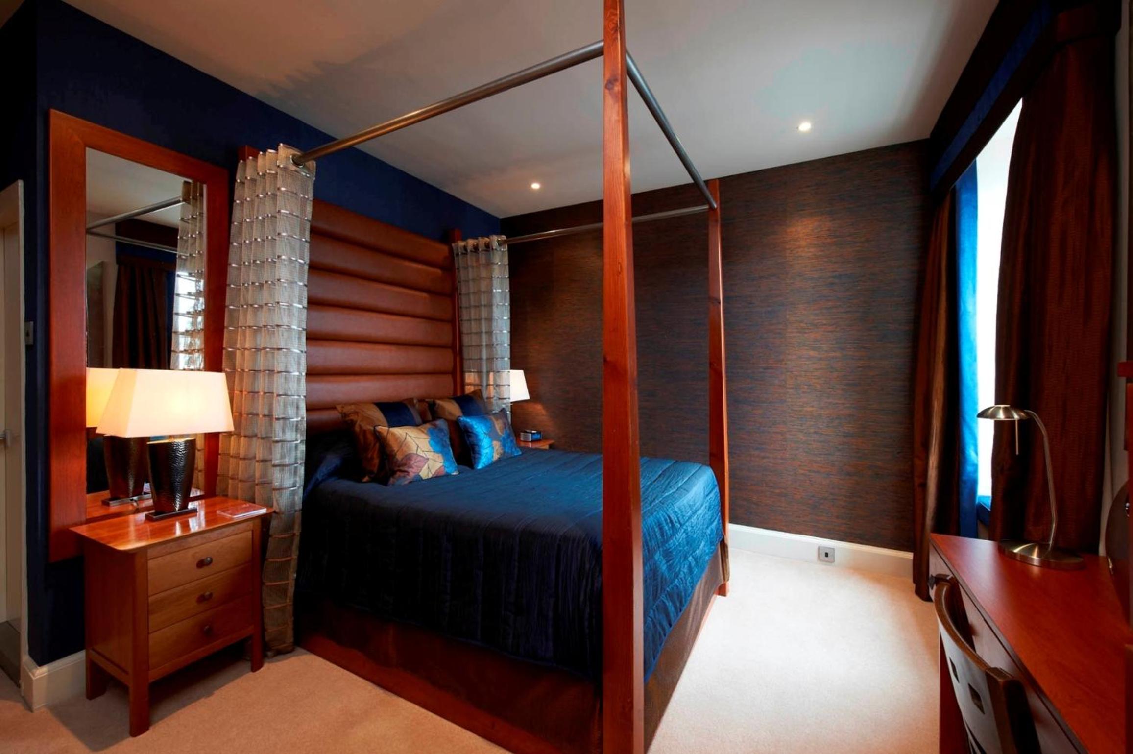 Double Room with Four Poster Bed photo 3