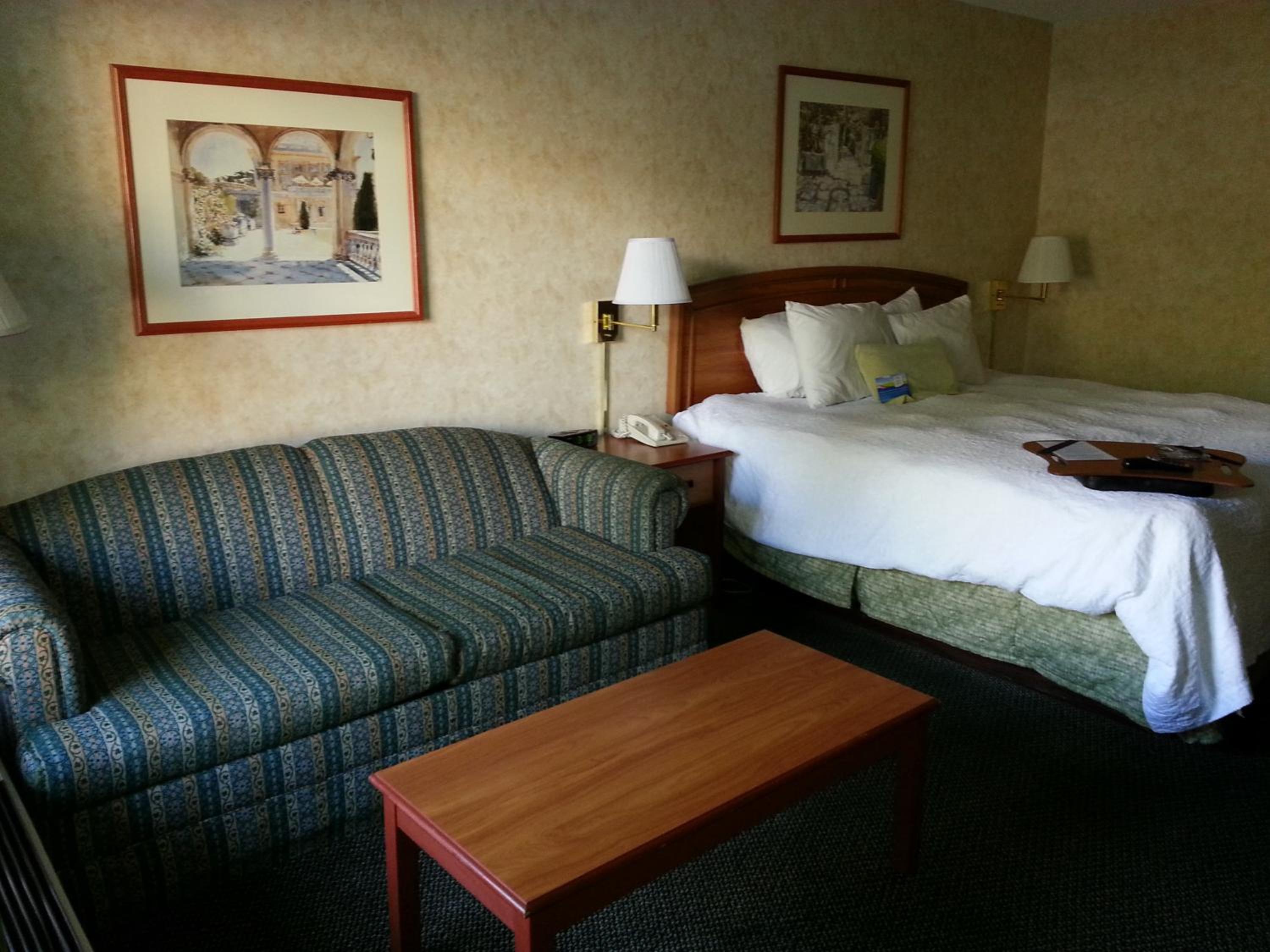 Deluxe King Room - Non-Smoking - Photo 2