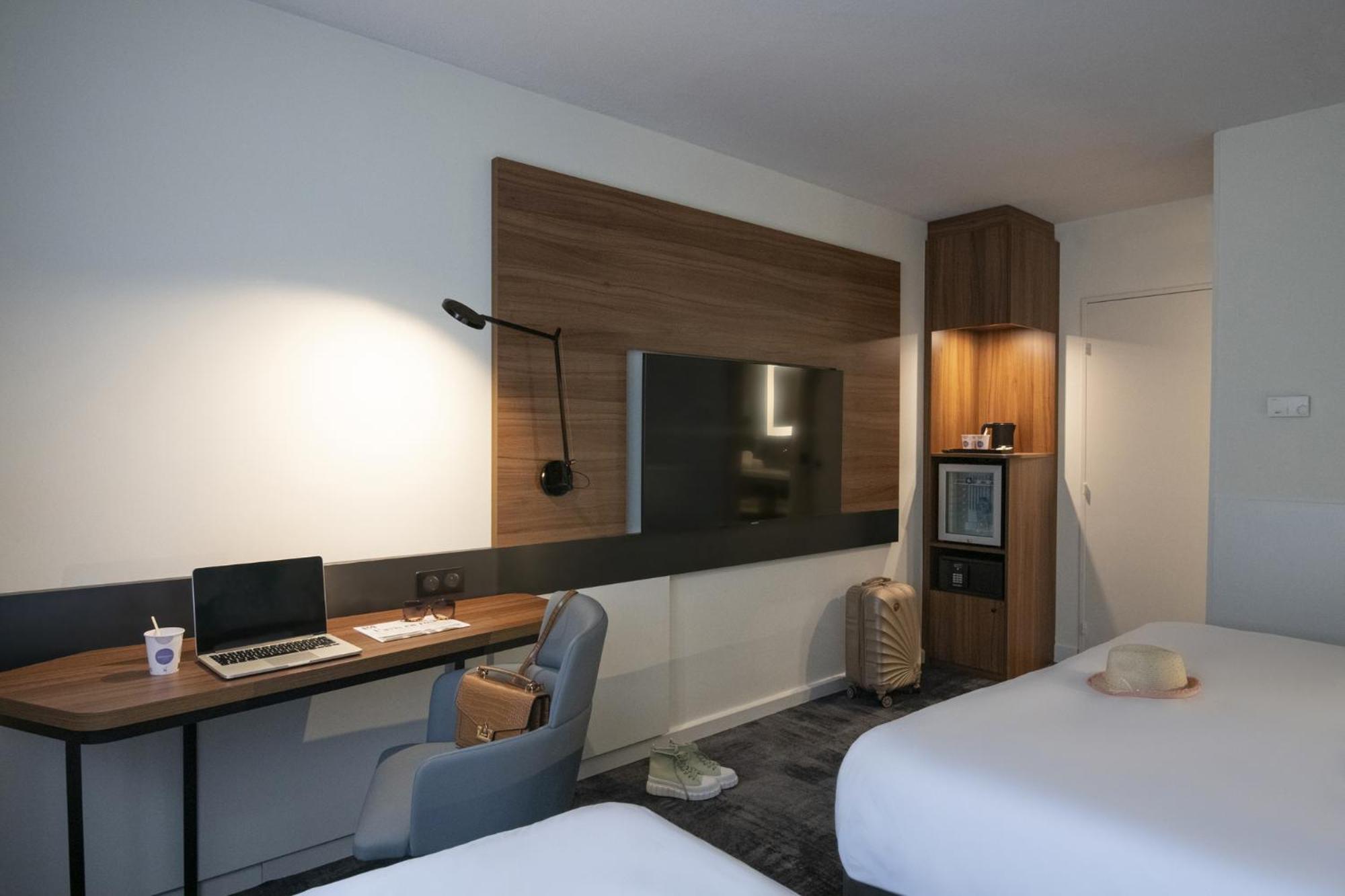 Classic Room with One Double Bed and One Single Bed - Photo 6