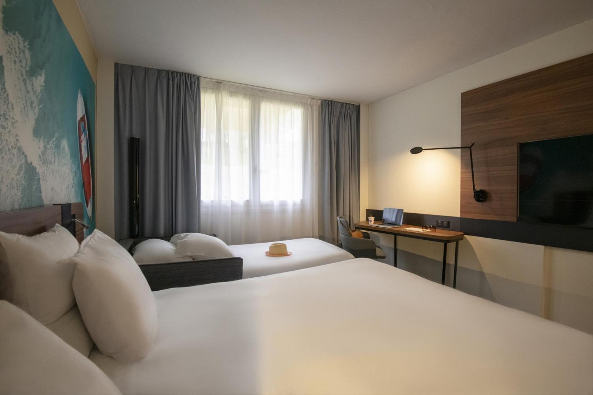 Classic Room with One Double Bed and One Single Bed - Photo 5