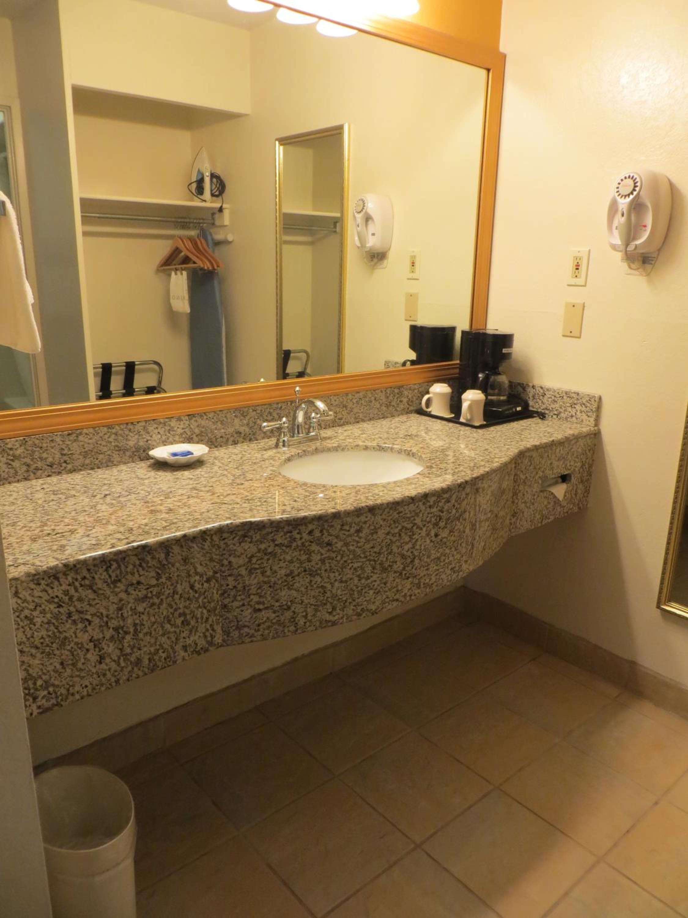 King Suite - Photo 5
