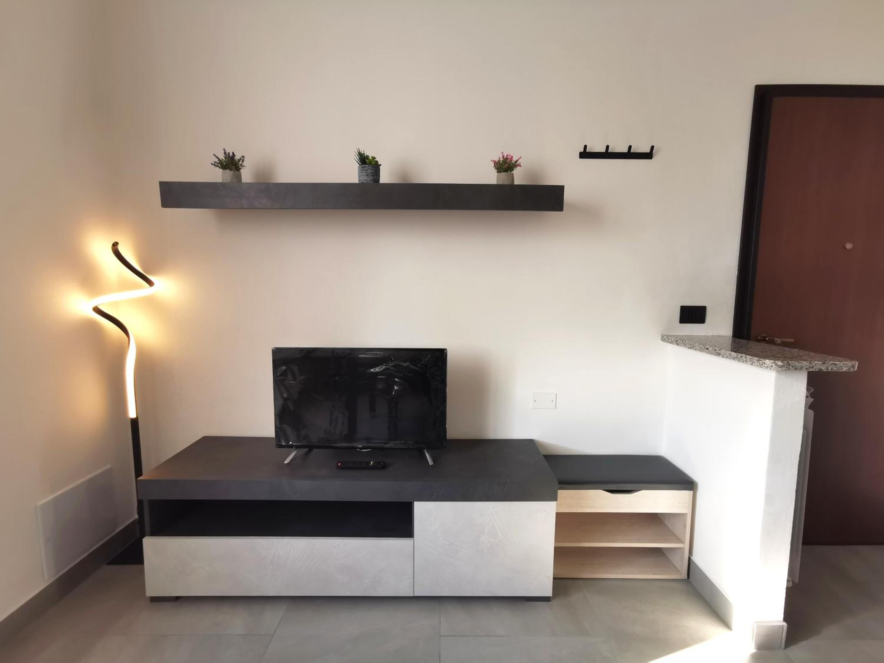 One-Bedroom Apartment photo 1