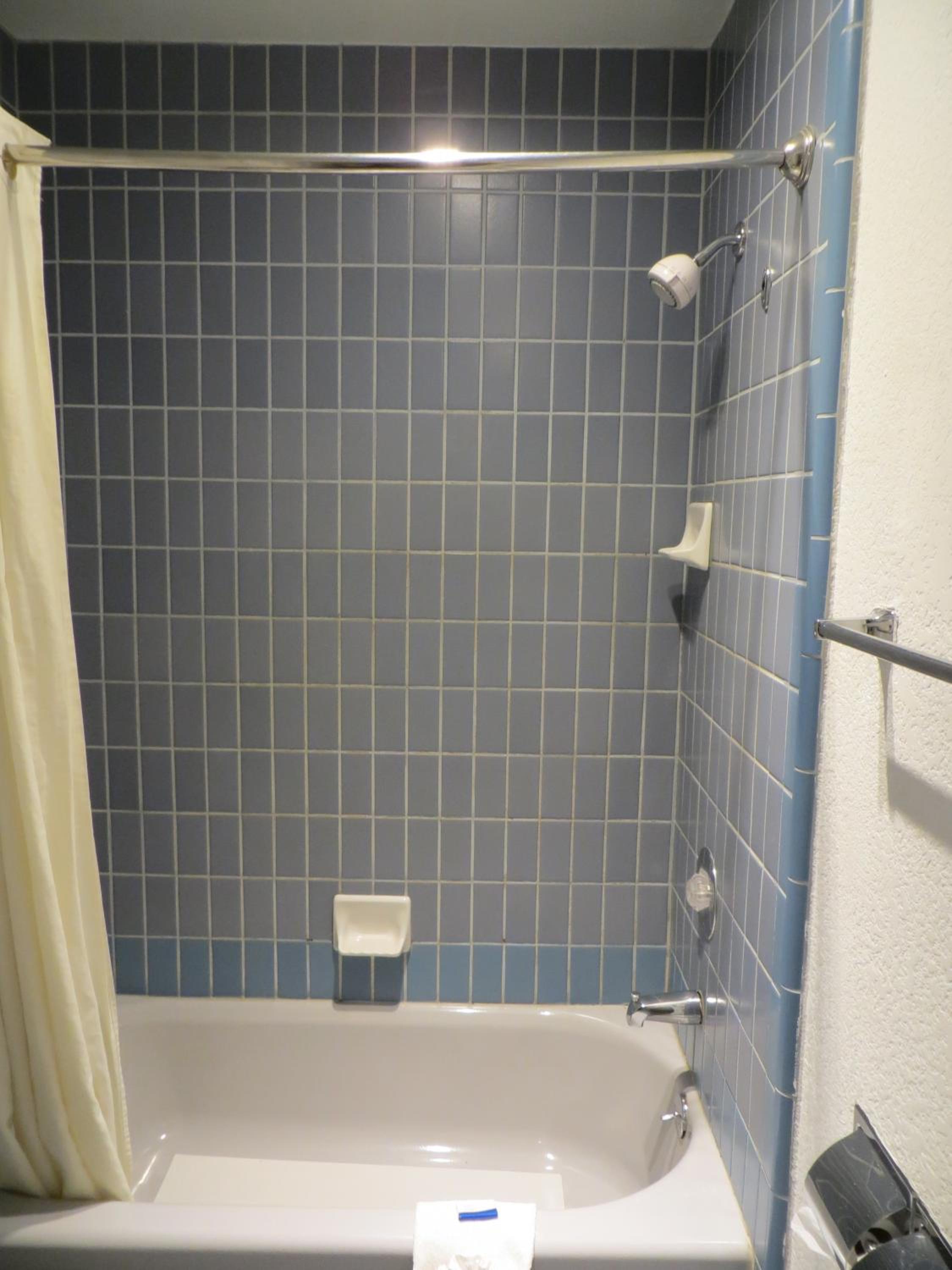 Queen Suite - Non-Smoking - Photo 6