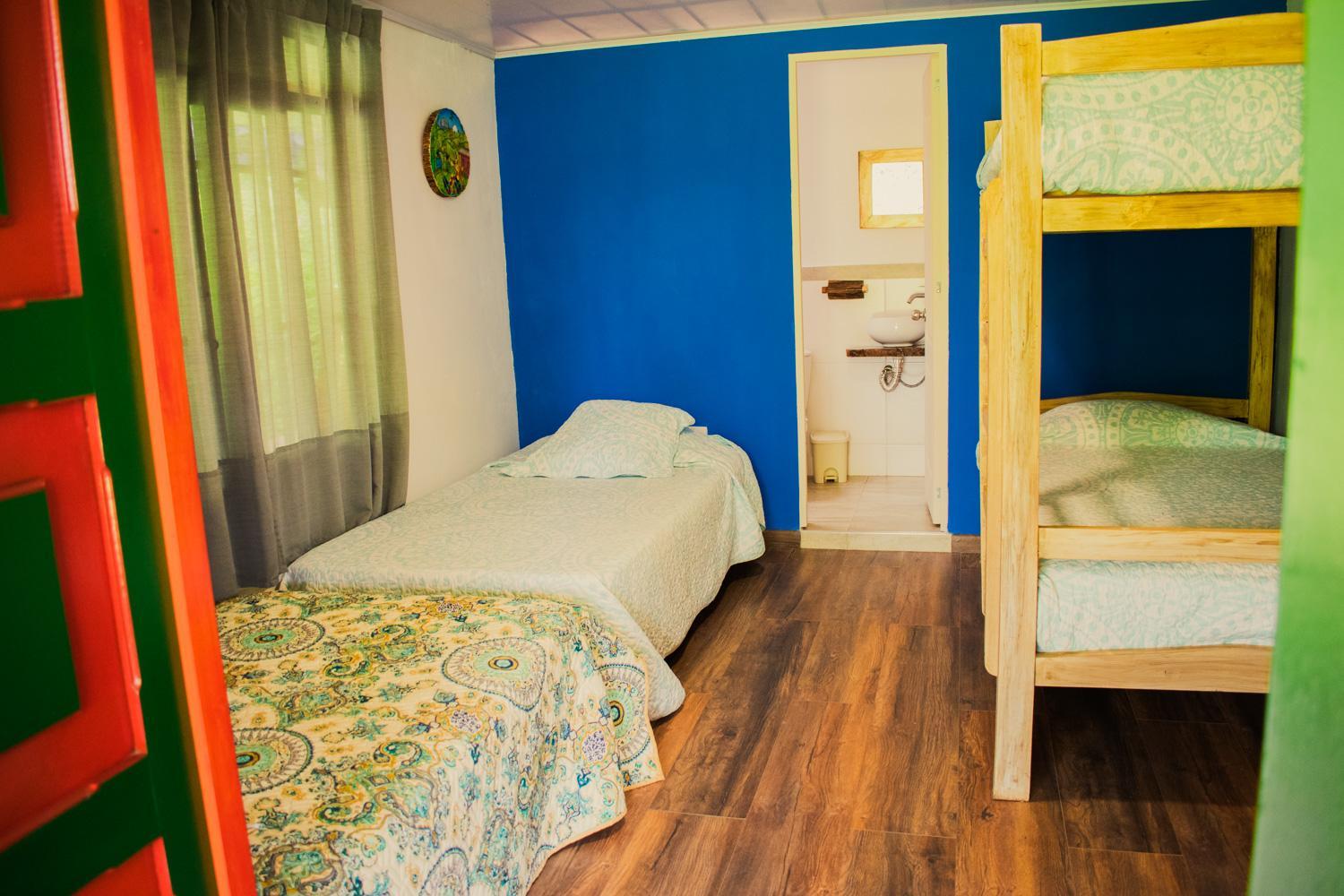Quadruple Room with Private Bathroom photo 1