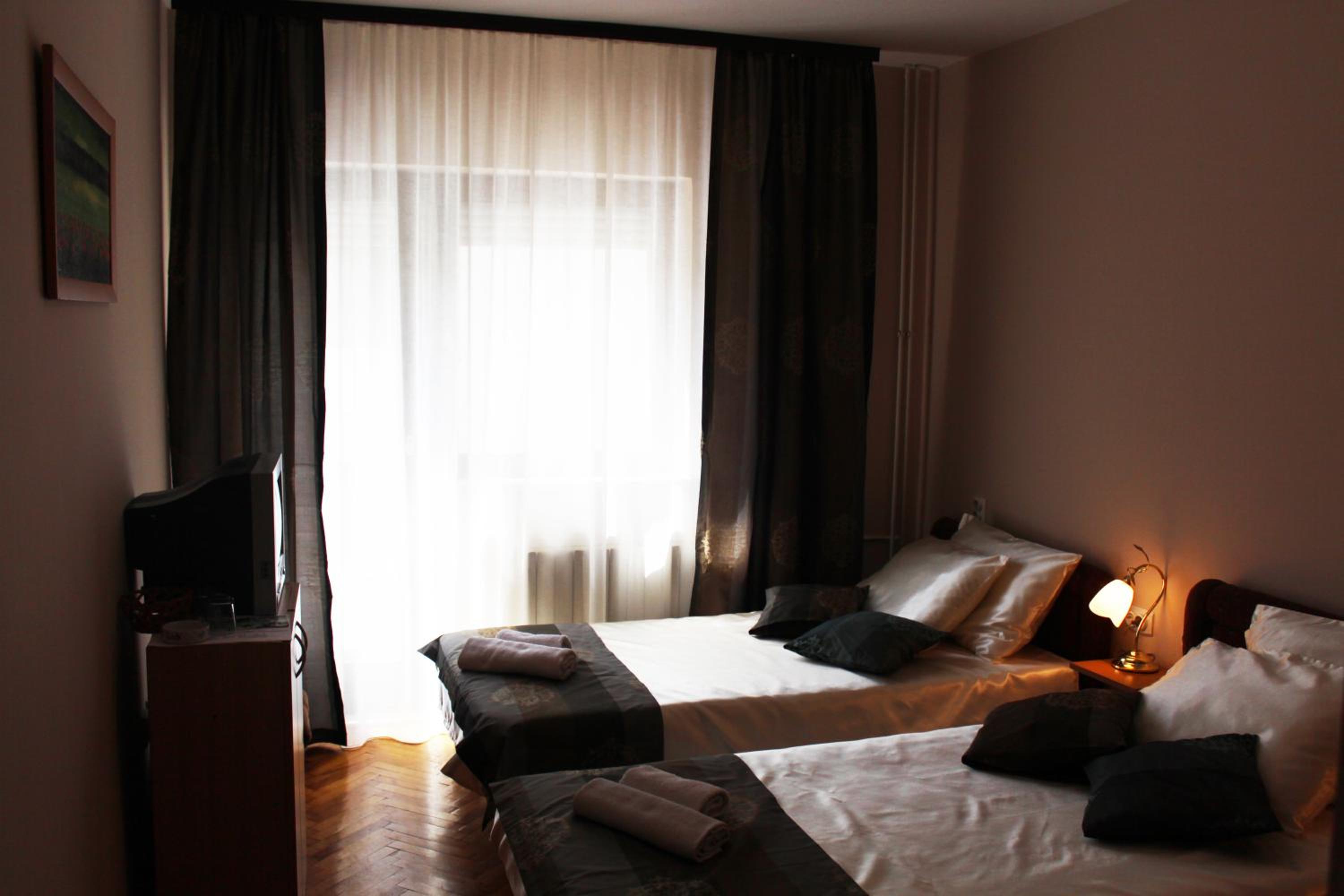 Double or Twin Room - Photo 6