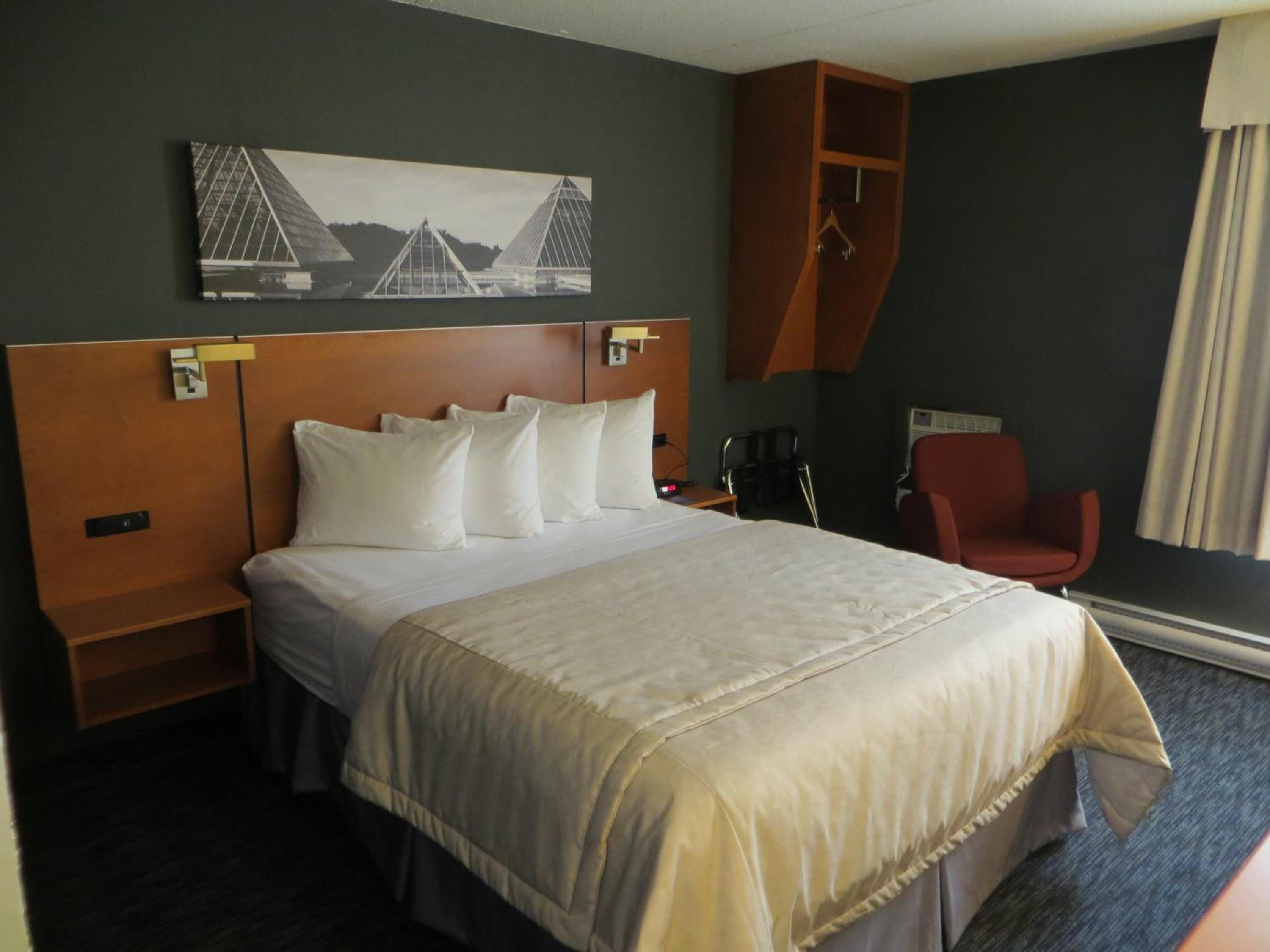 Deluxe Queen Room - Non-Smoking - Photo 4