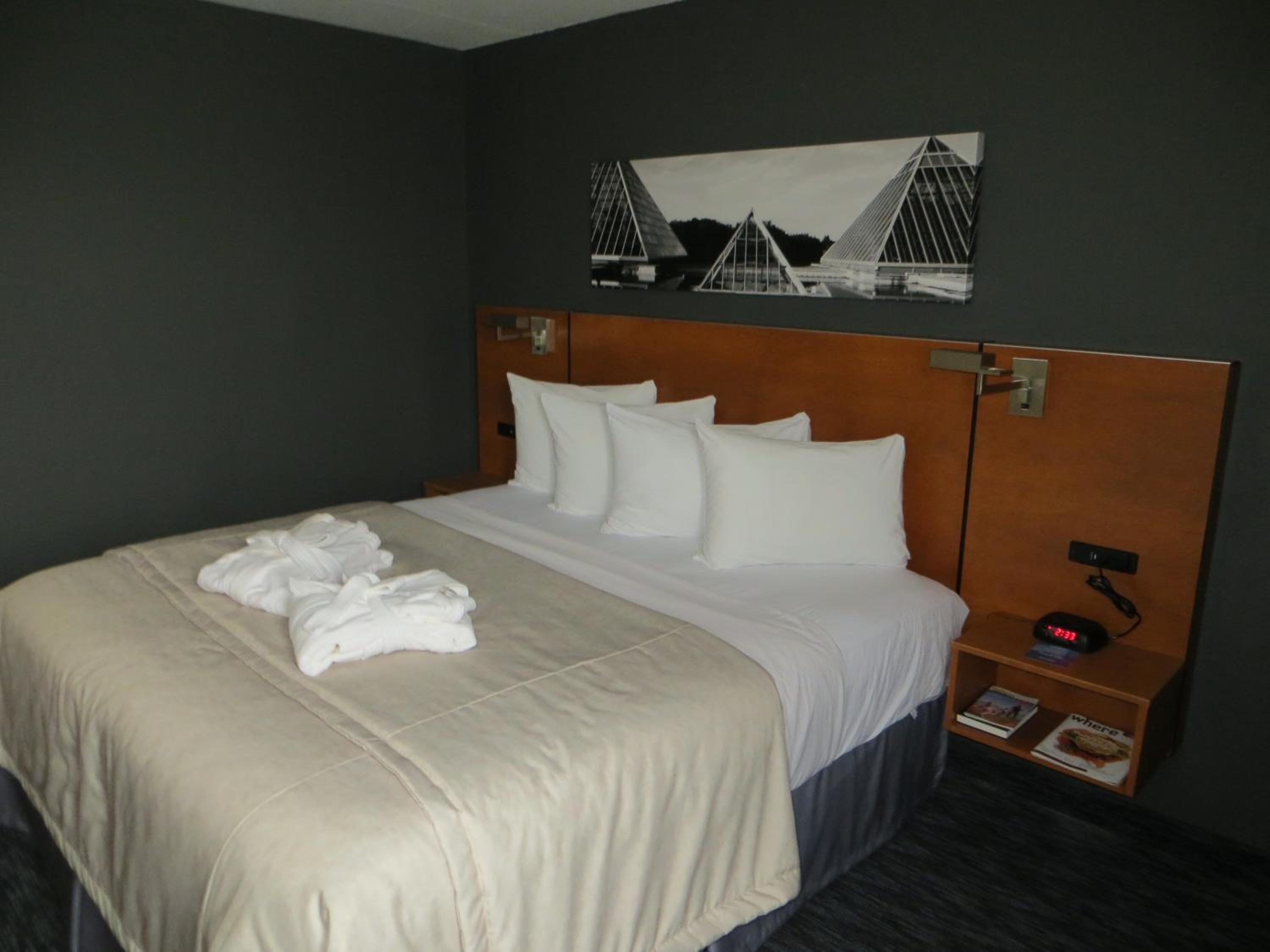 Deluxe Queen Room - Non-Smoking - Photo 3