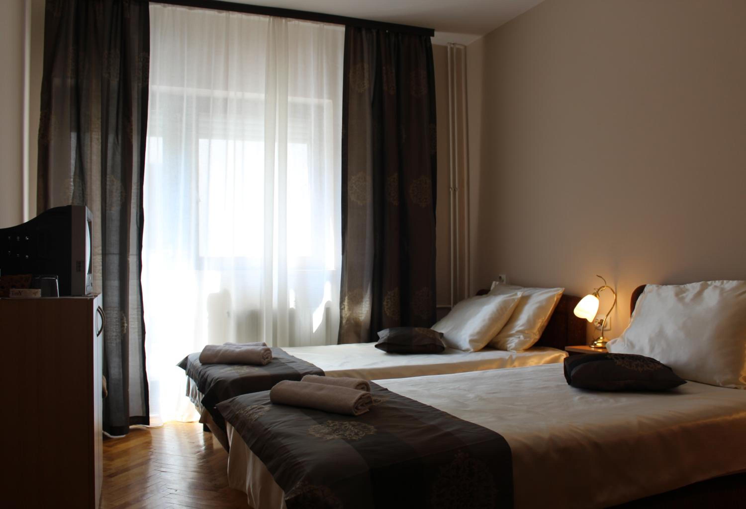 Double or Twin Room - Photo 7
