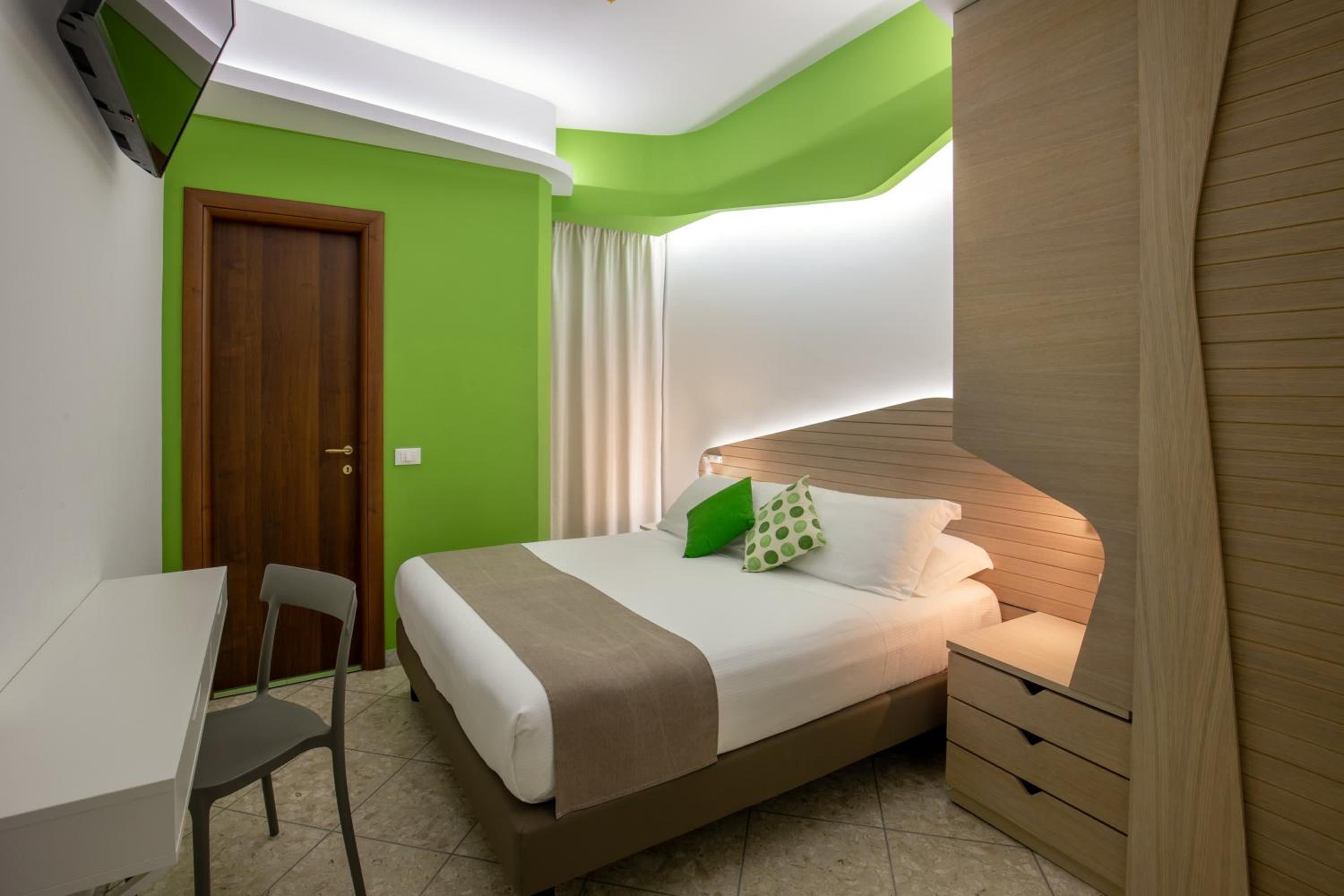 Classic Double Room with Balcony photo 2