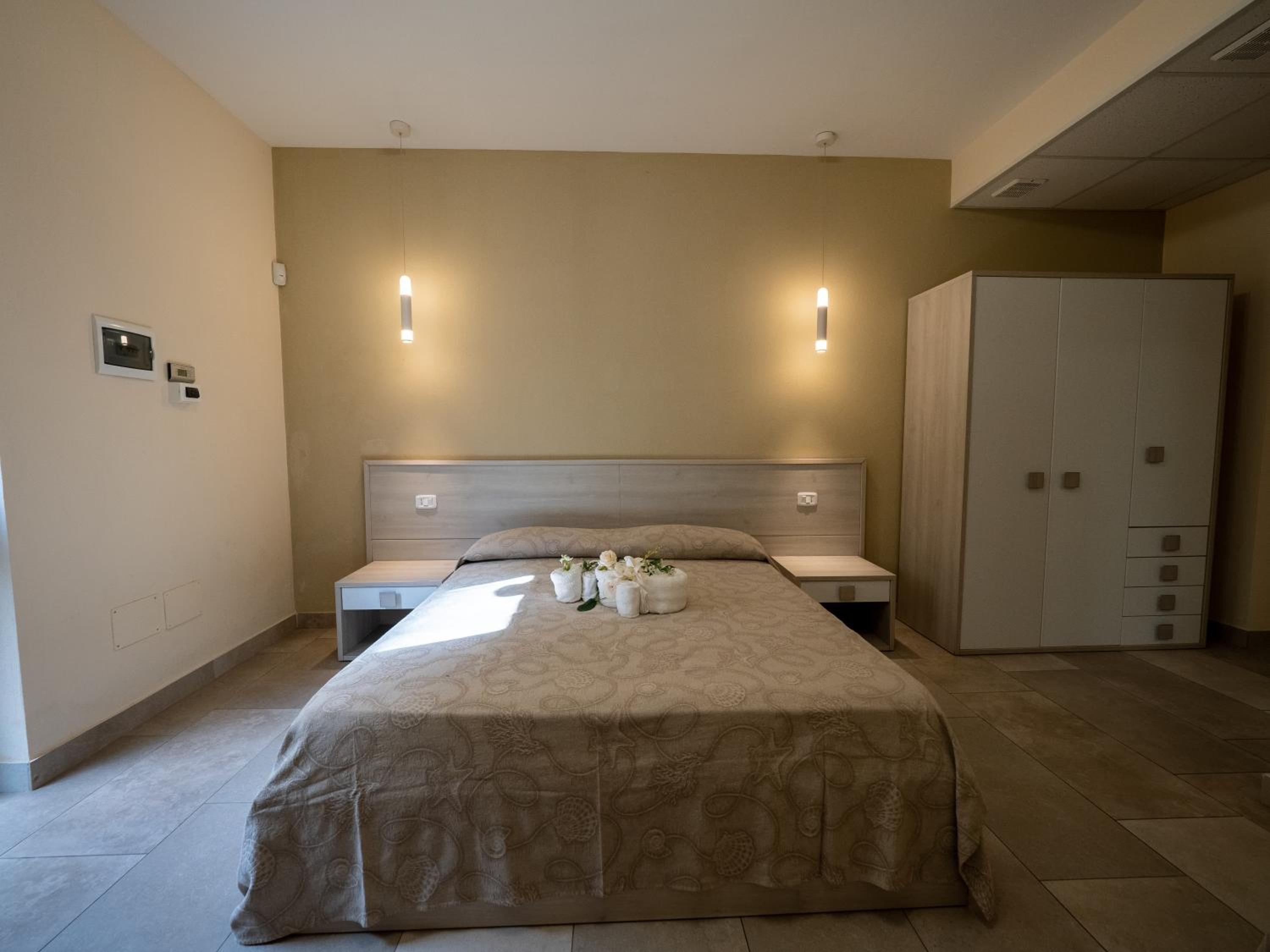 Basic Triple Room photo 2