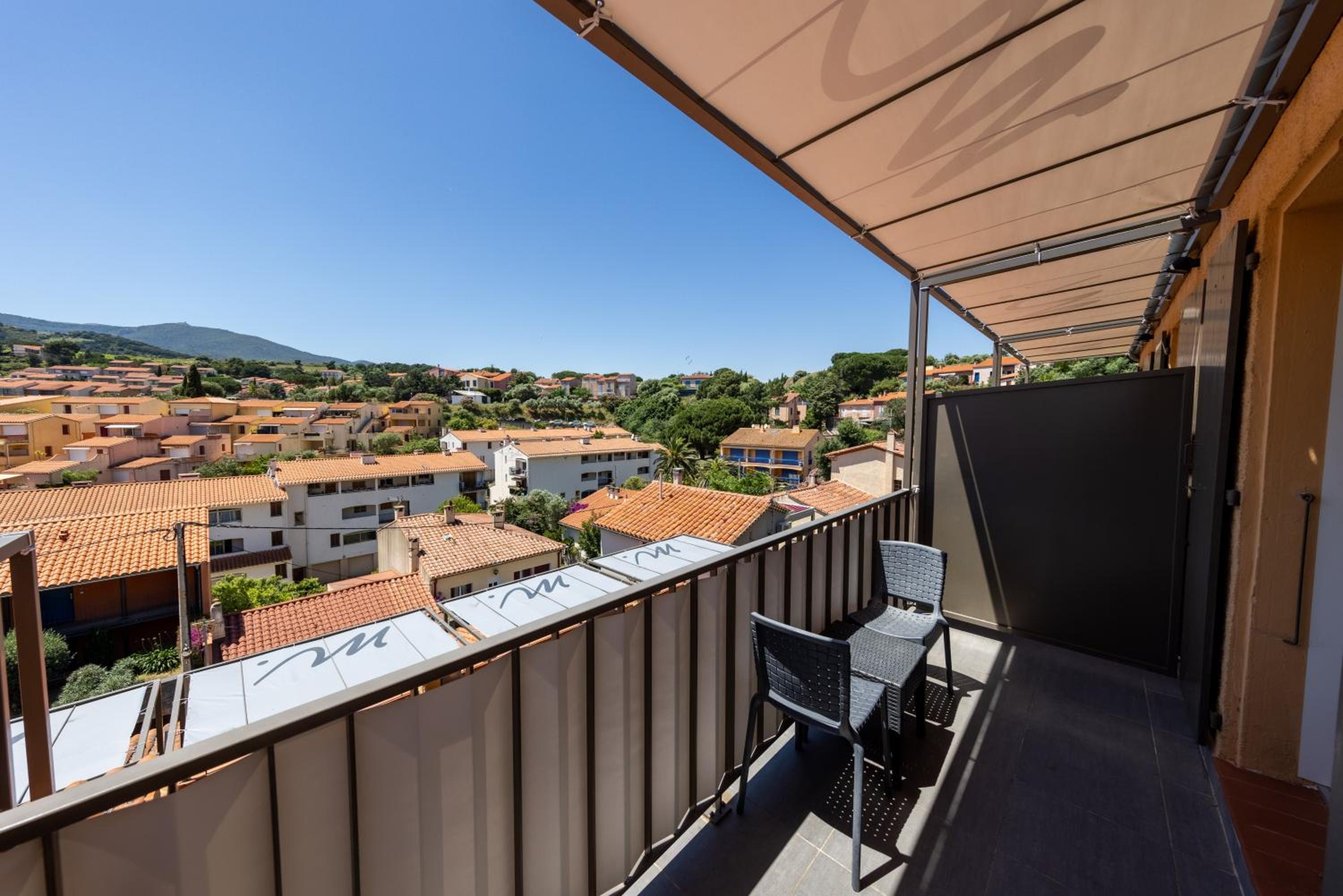 Junior Suite With Balcony - Photo 2