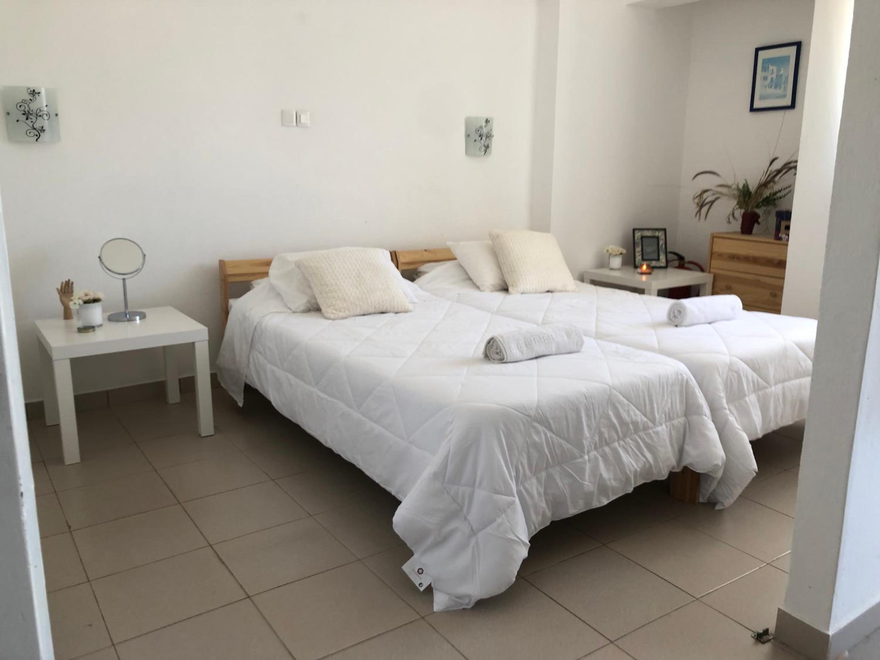 One-Bedroom Apartment - Photo 3