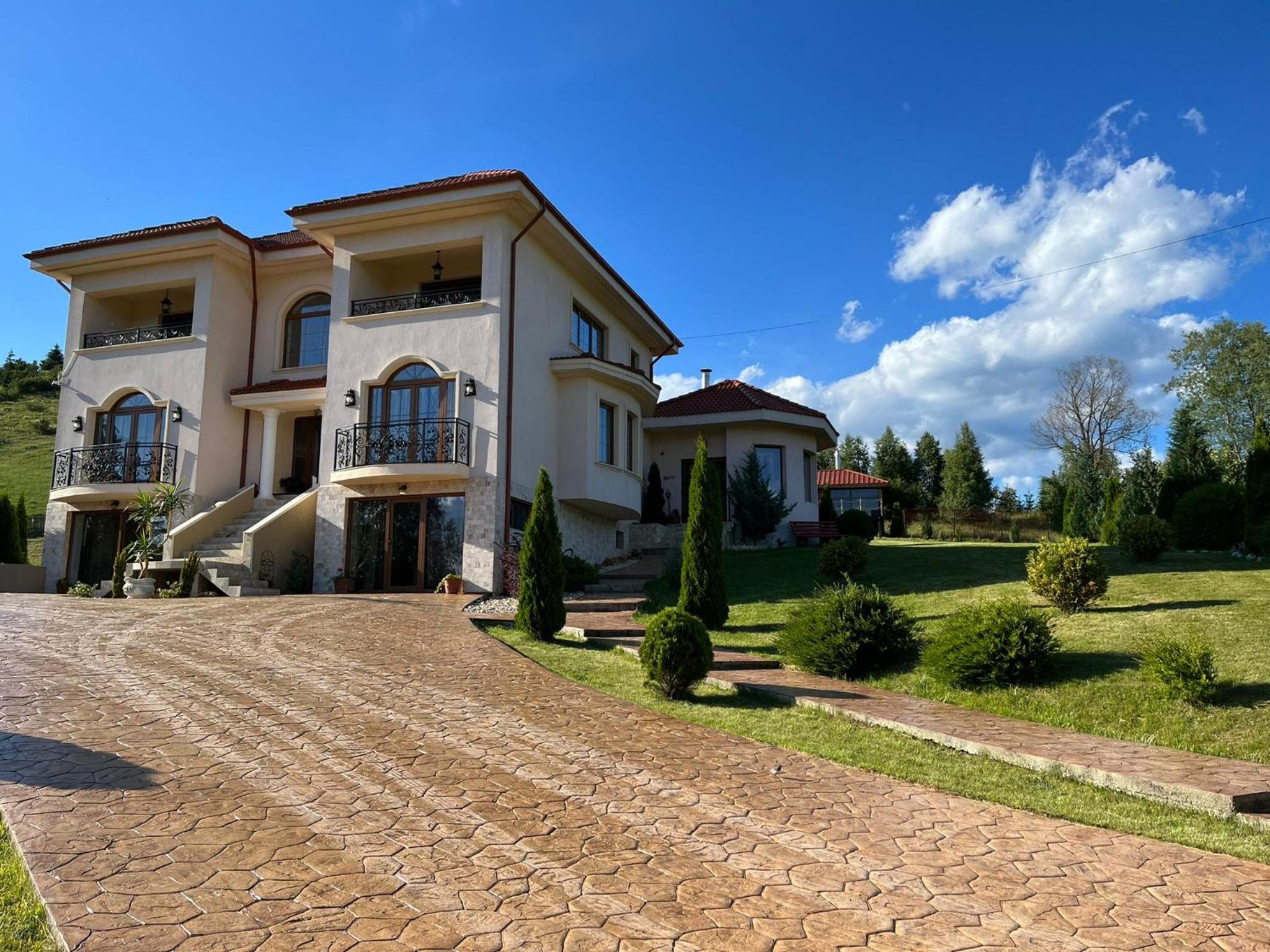 Villa - Photo 3