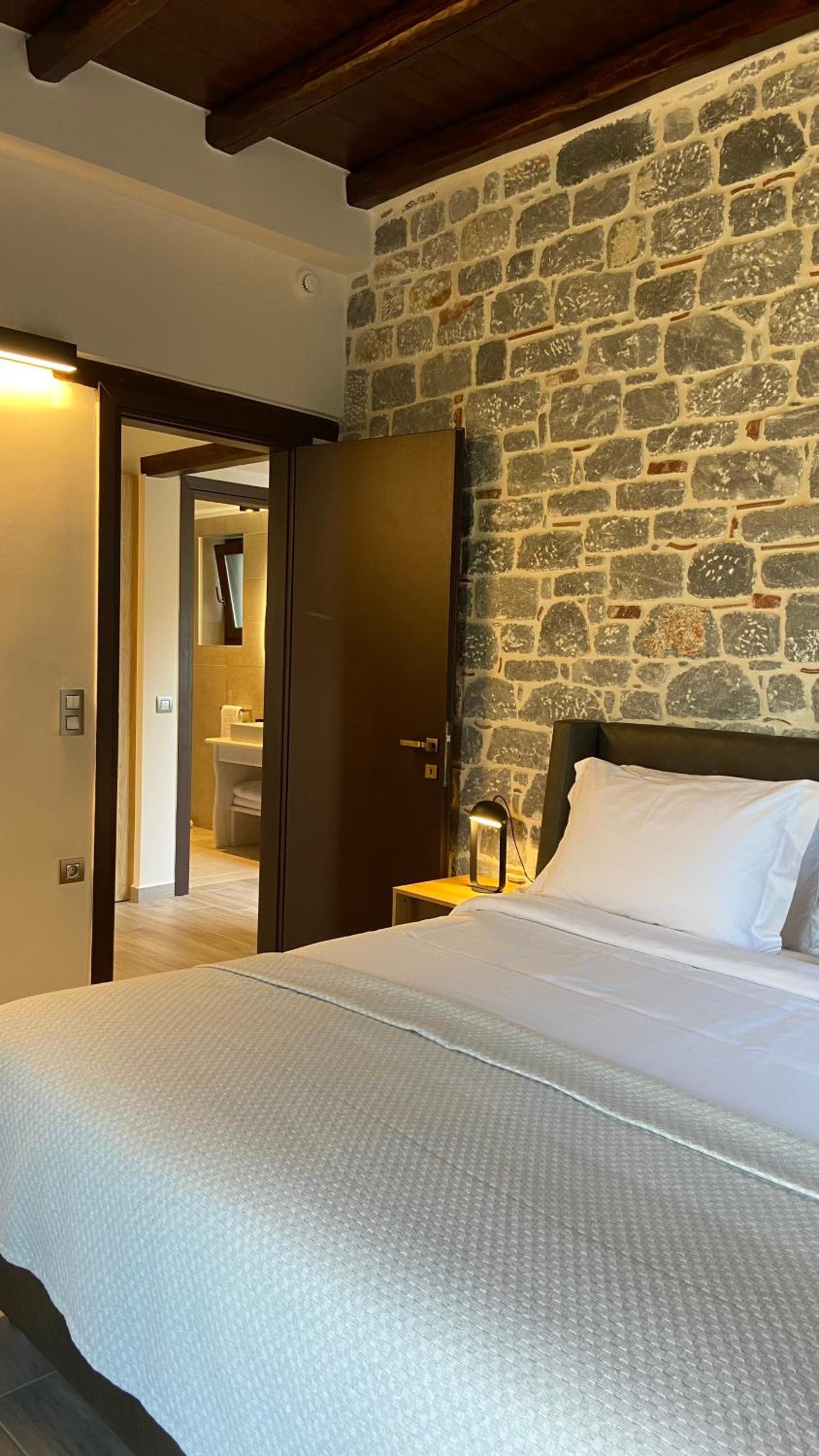Executive Suite - Photo 15