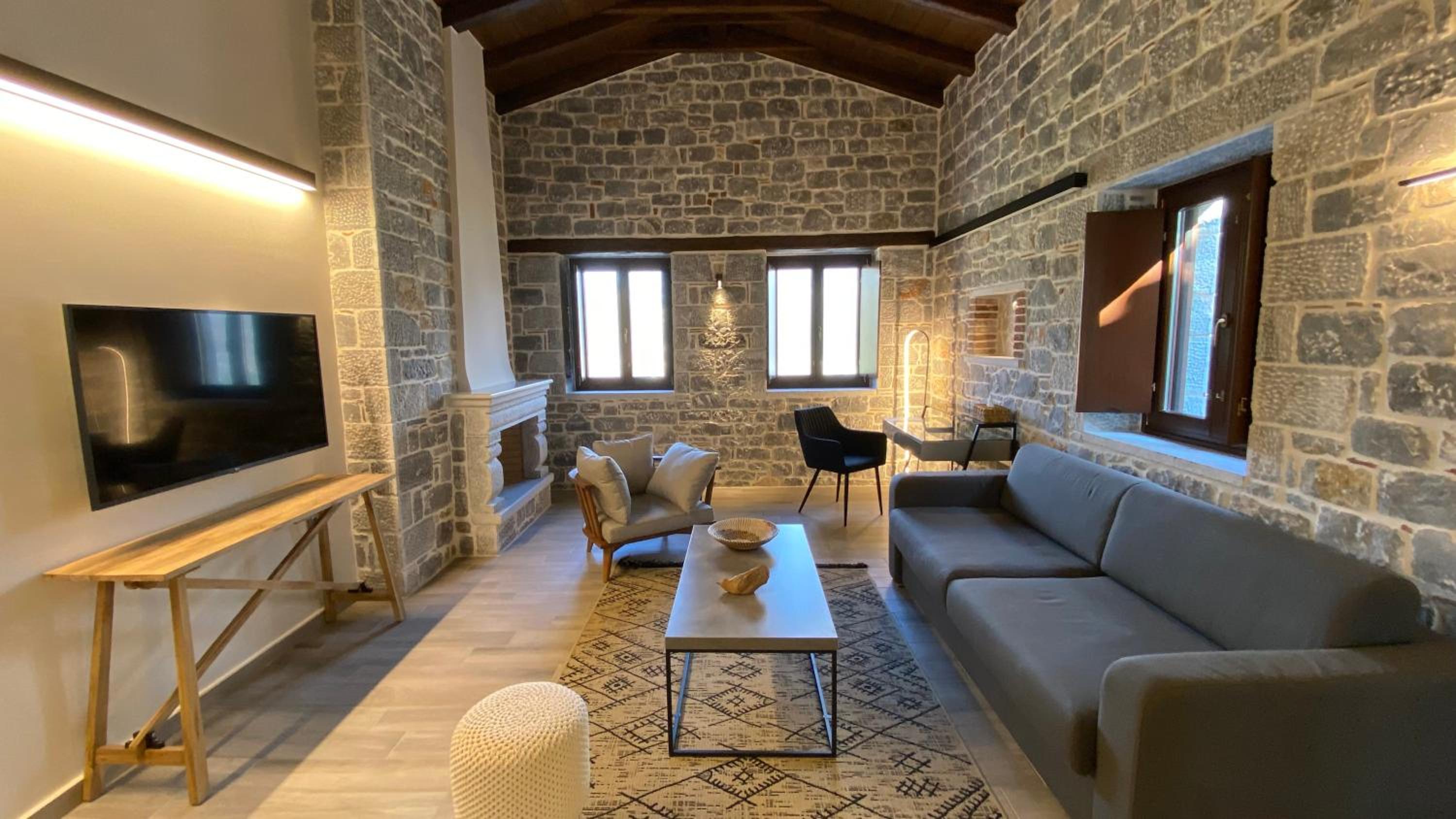 Executive Suite - Photo 17