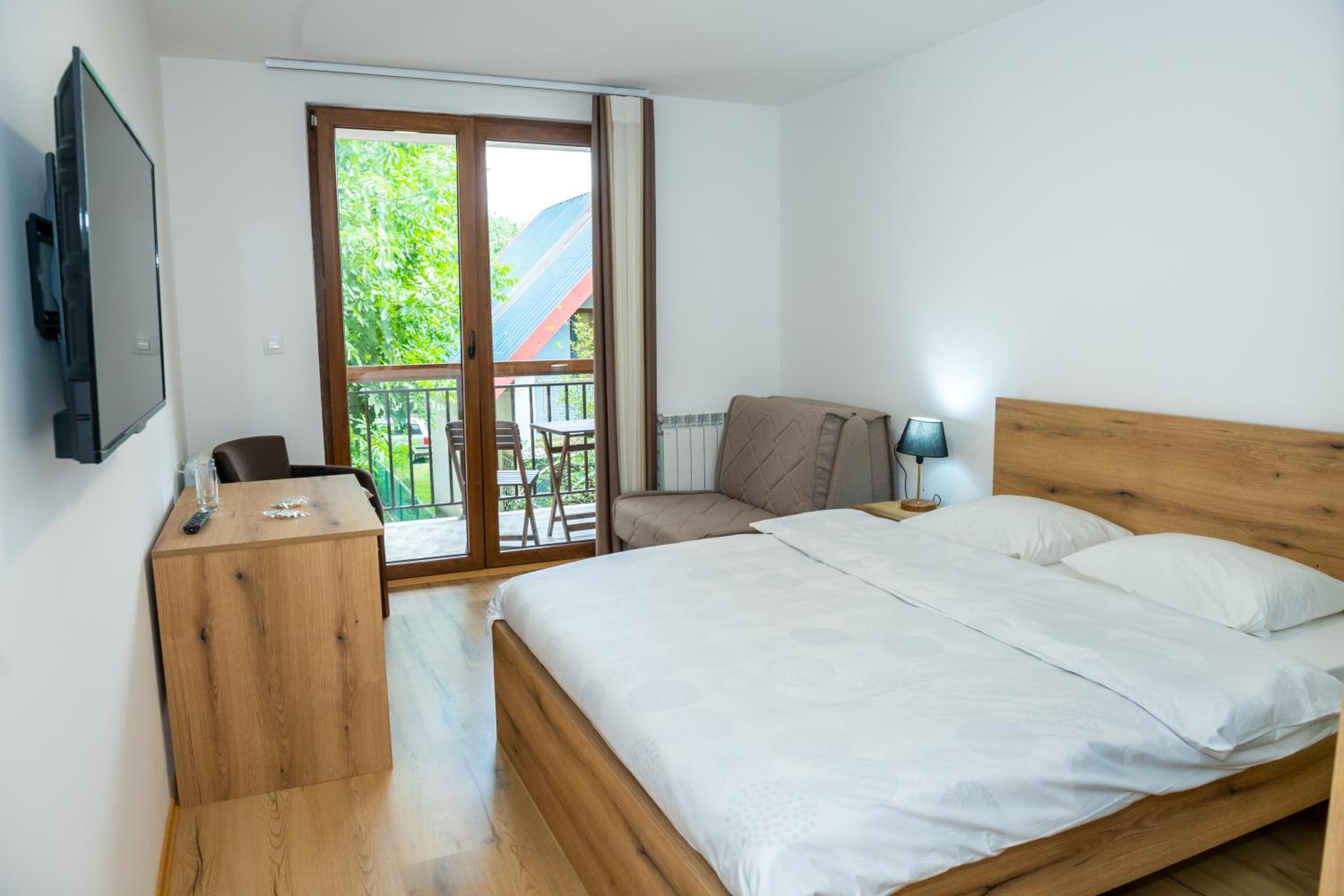 Deluxe Double Room with Balcony photo 2