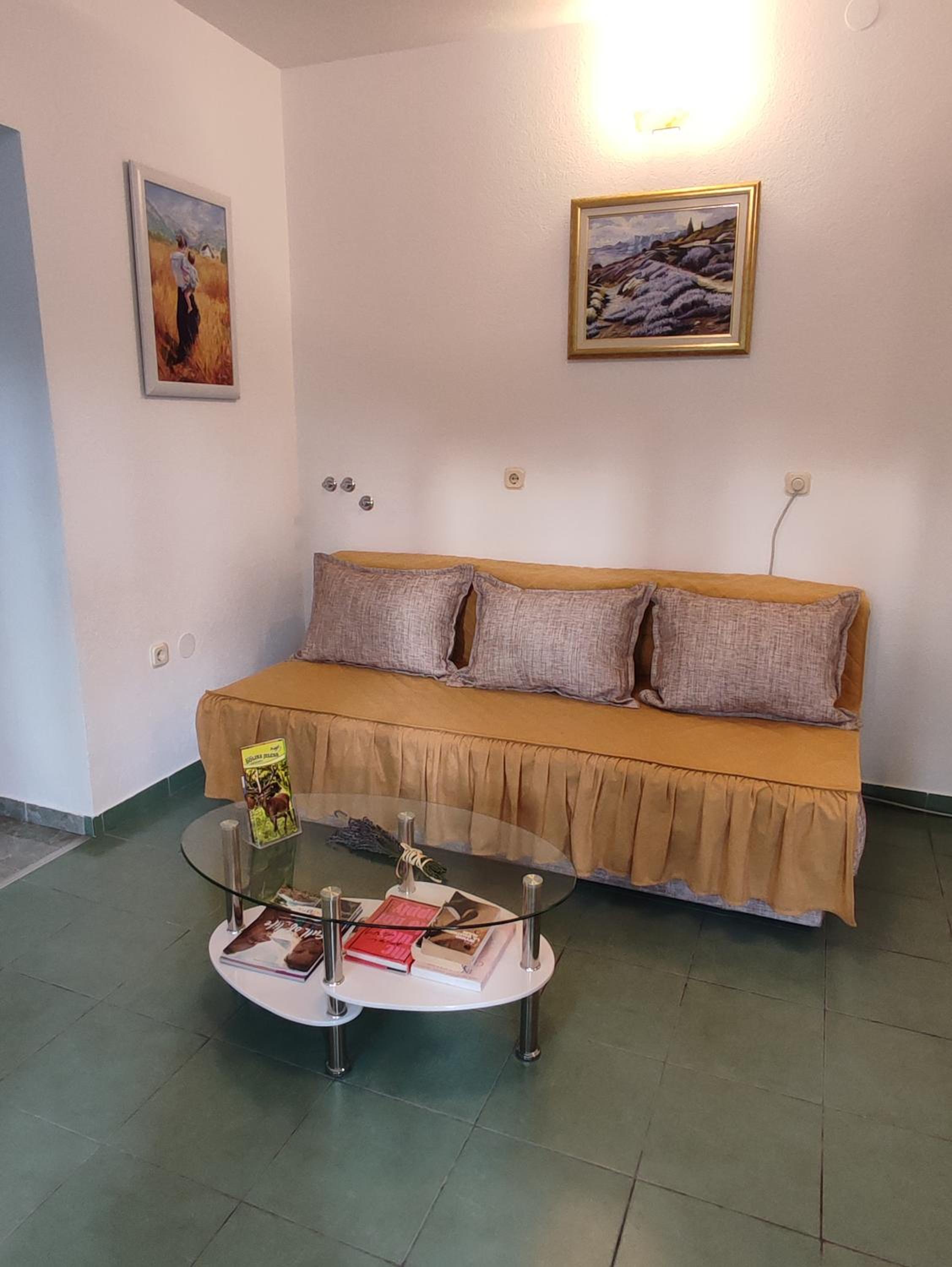 One-Bedroom Apartment - Photo 8
