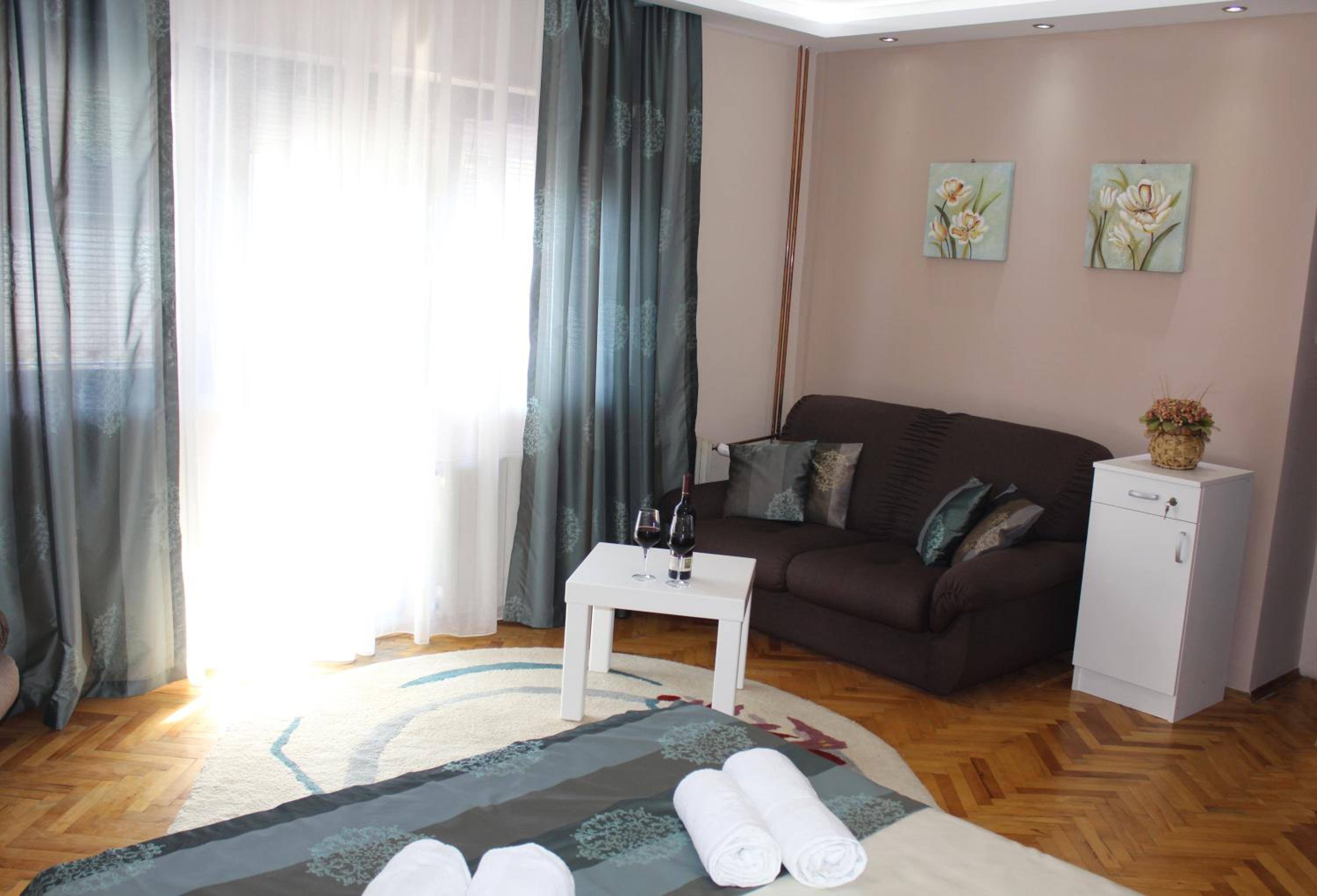 Apartment with Terrace - Photo 3