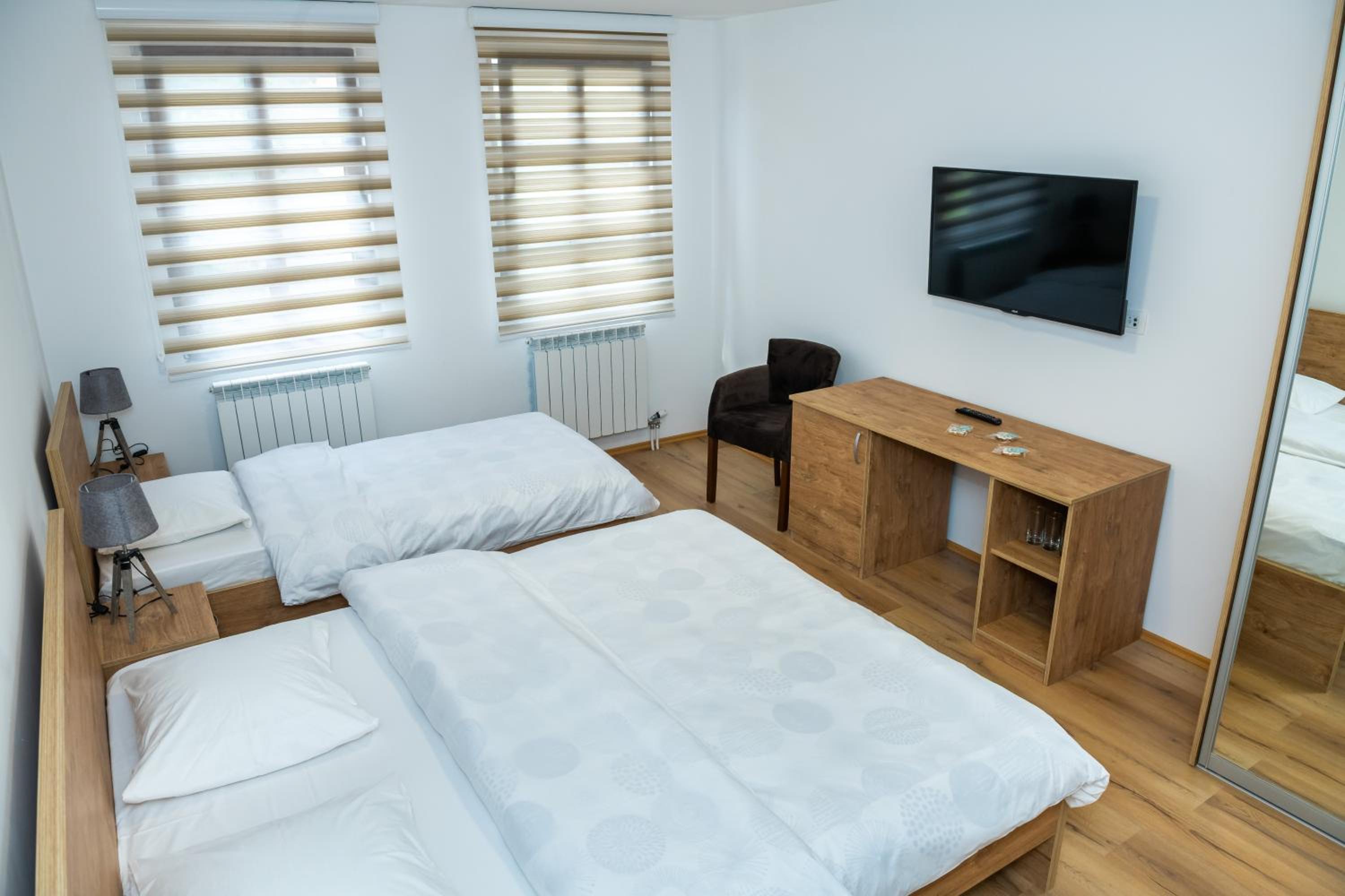 Deluxe Double Room with Extra Bed photo 3