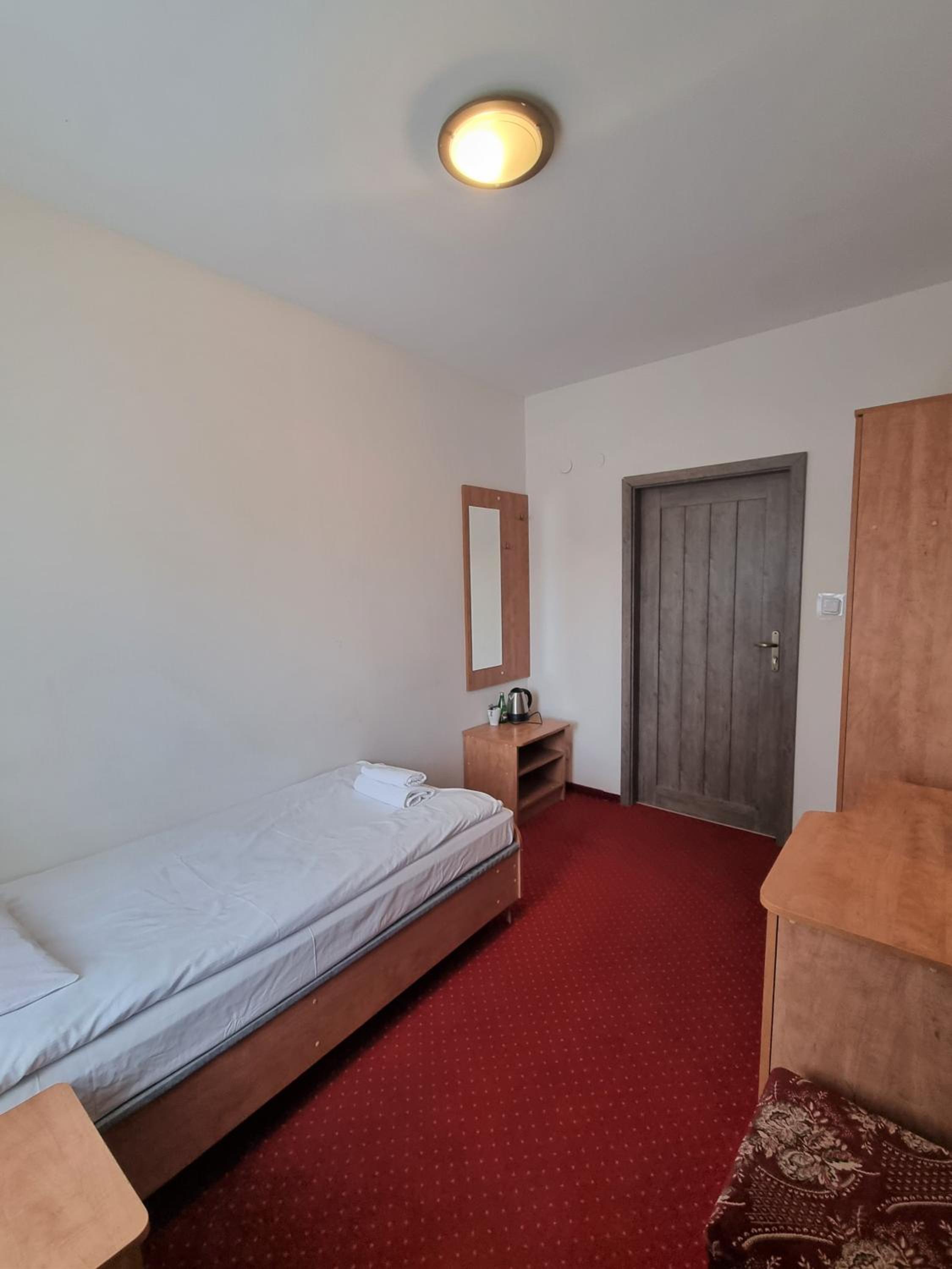 Small Single Room photo 3