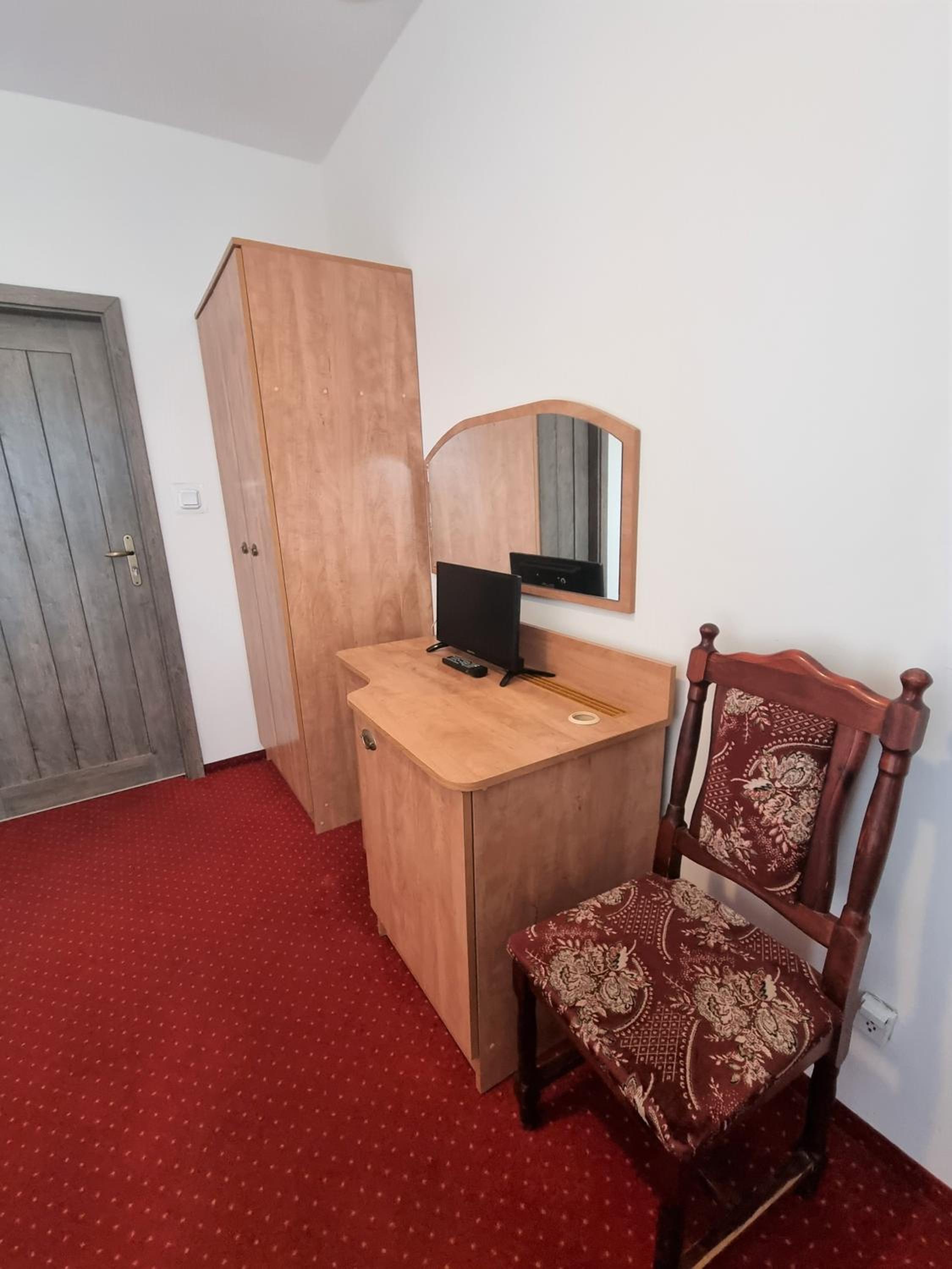 Small Single Room photo 2