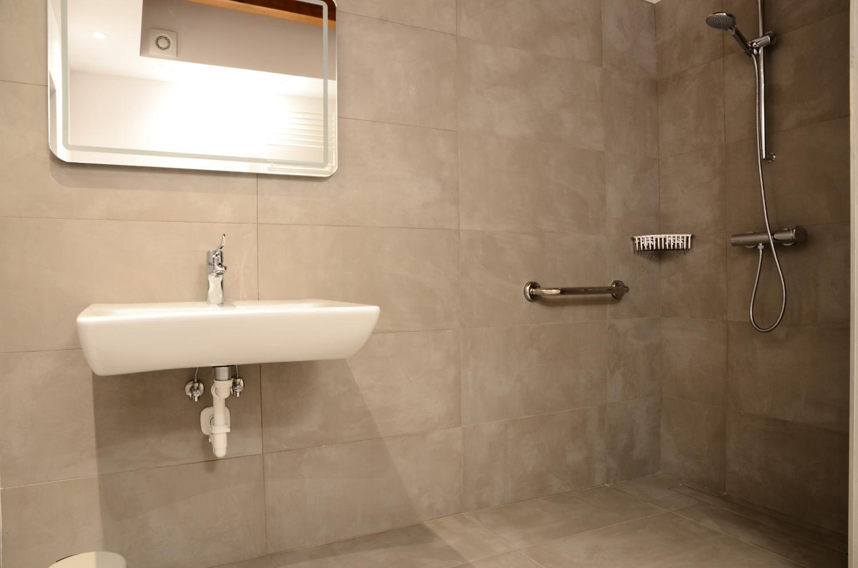 Superior Double or Twin Room - Disability Access photo 3