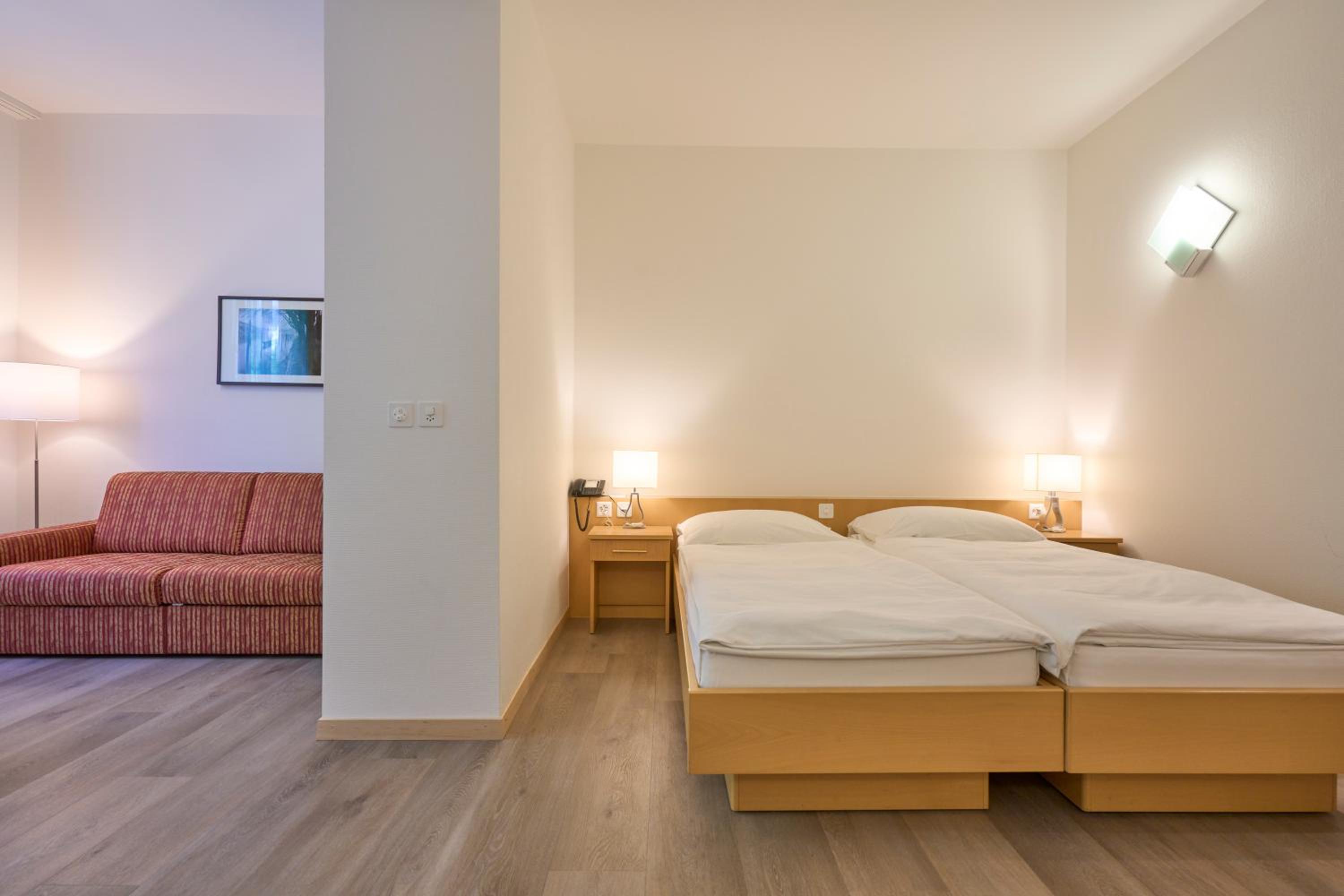 Twin Room with Extra Bed photo 2