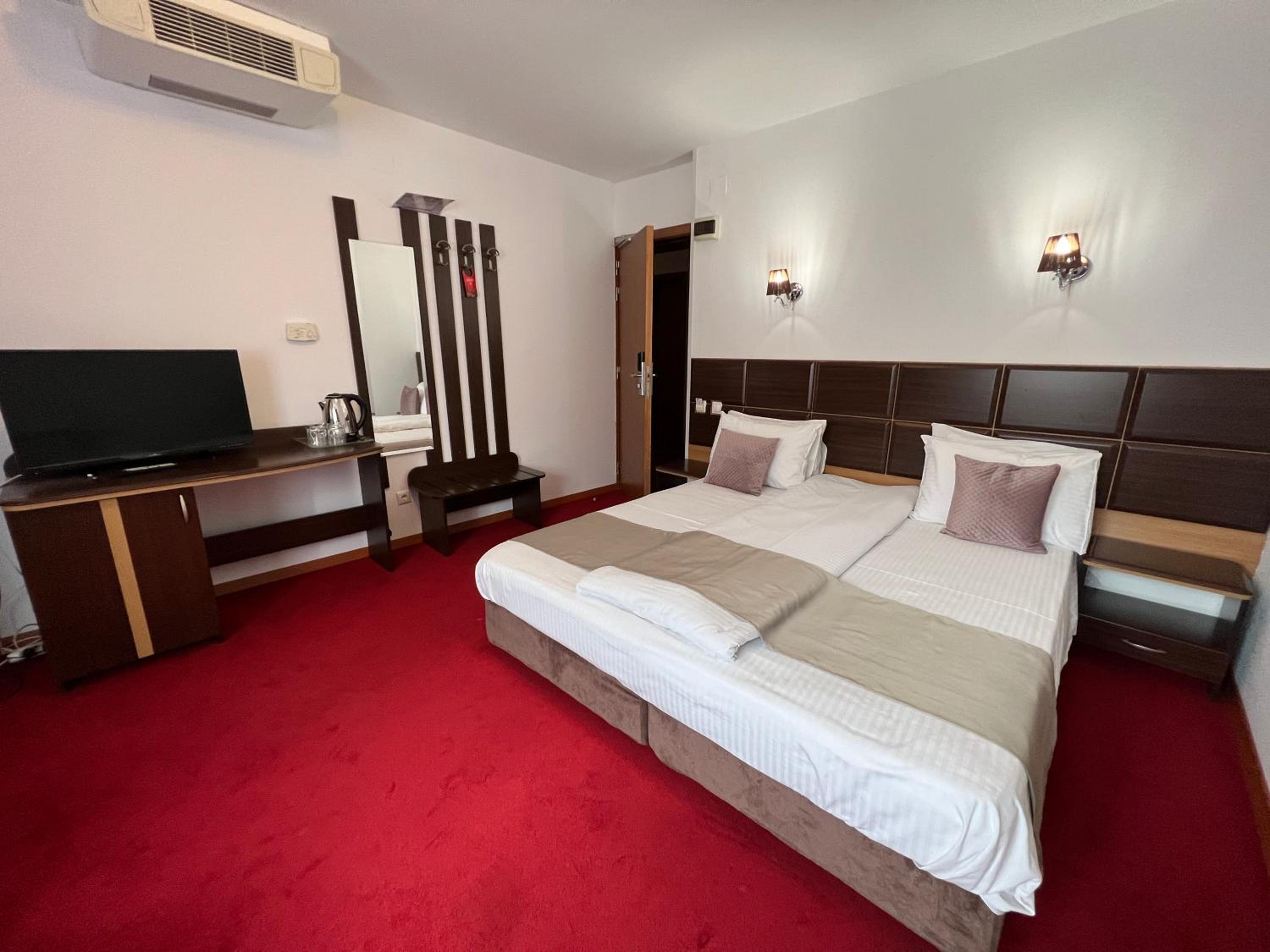 Standard Double or Twin Room - Photo 14