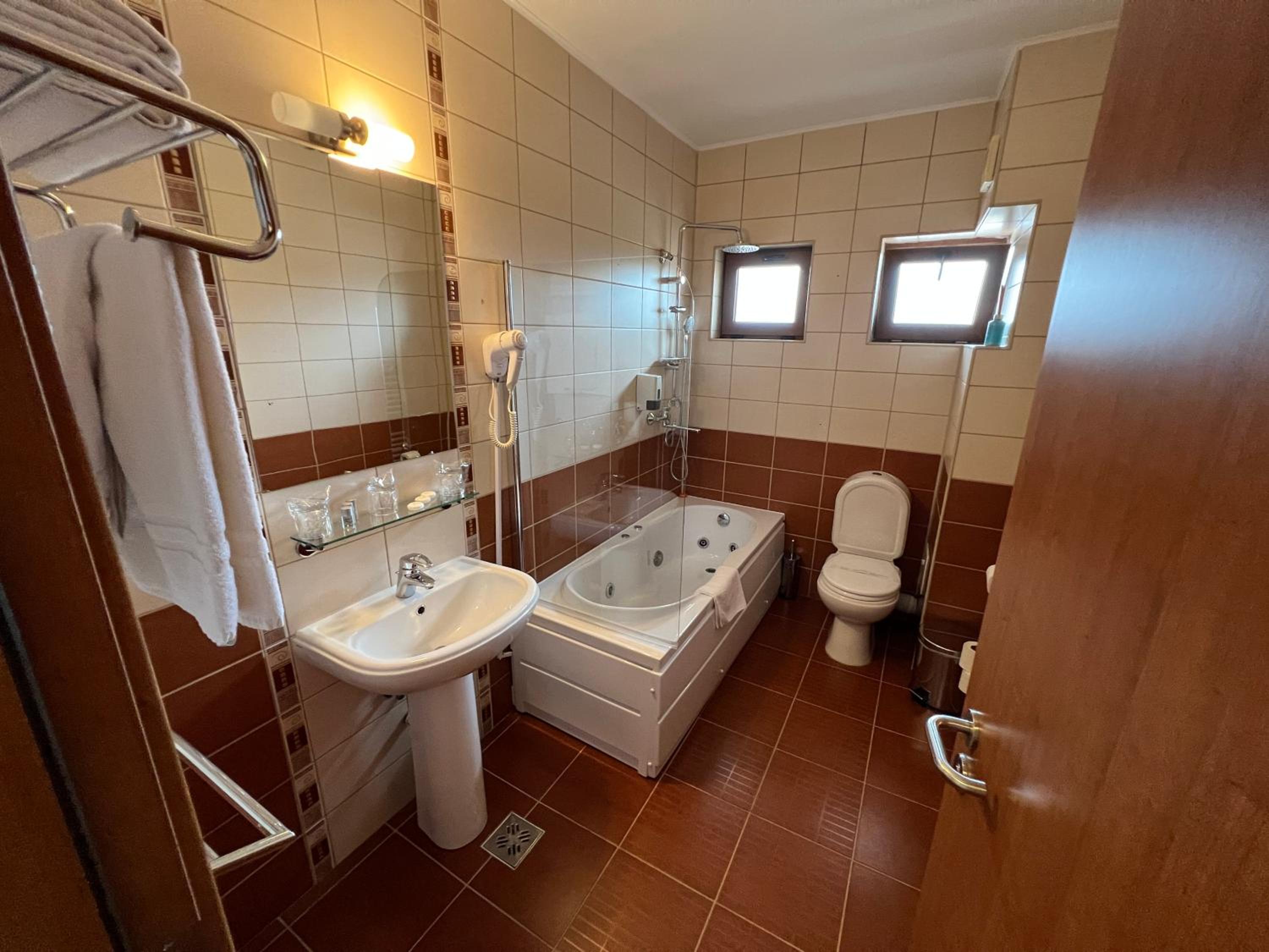Suite - Photo 3