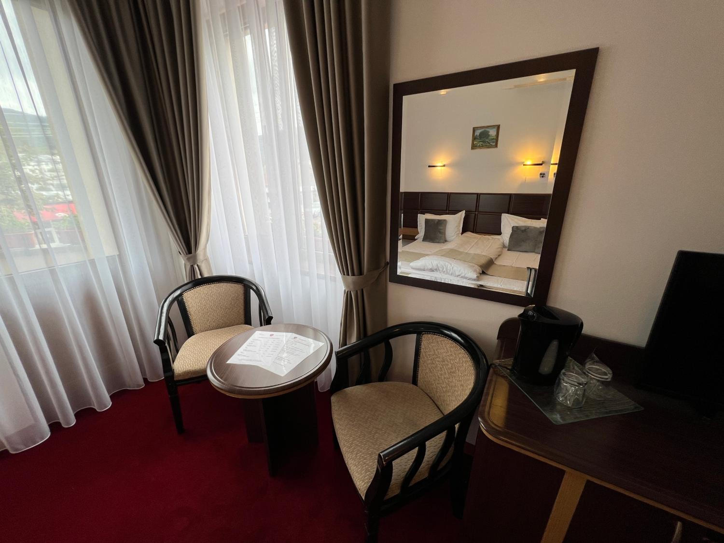 Standard Double or Twin Room - Photo 3